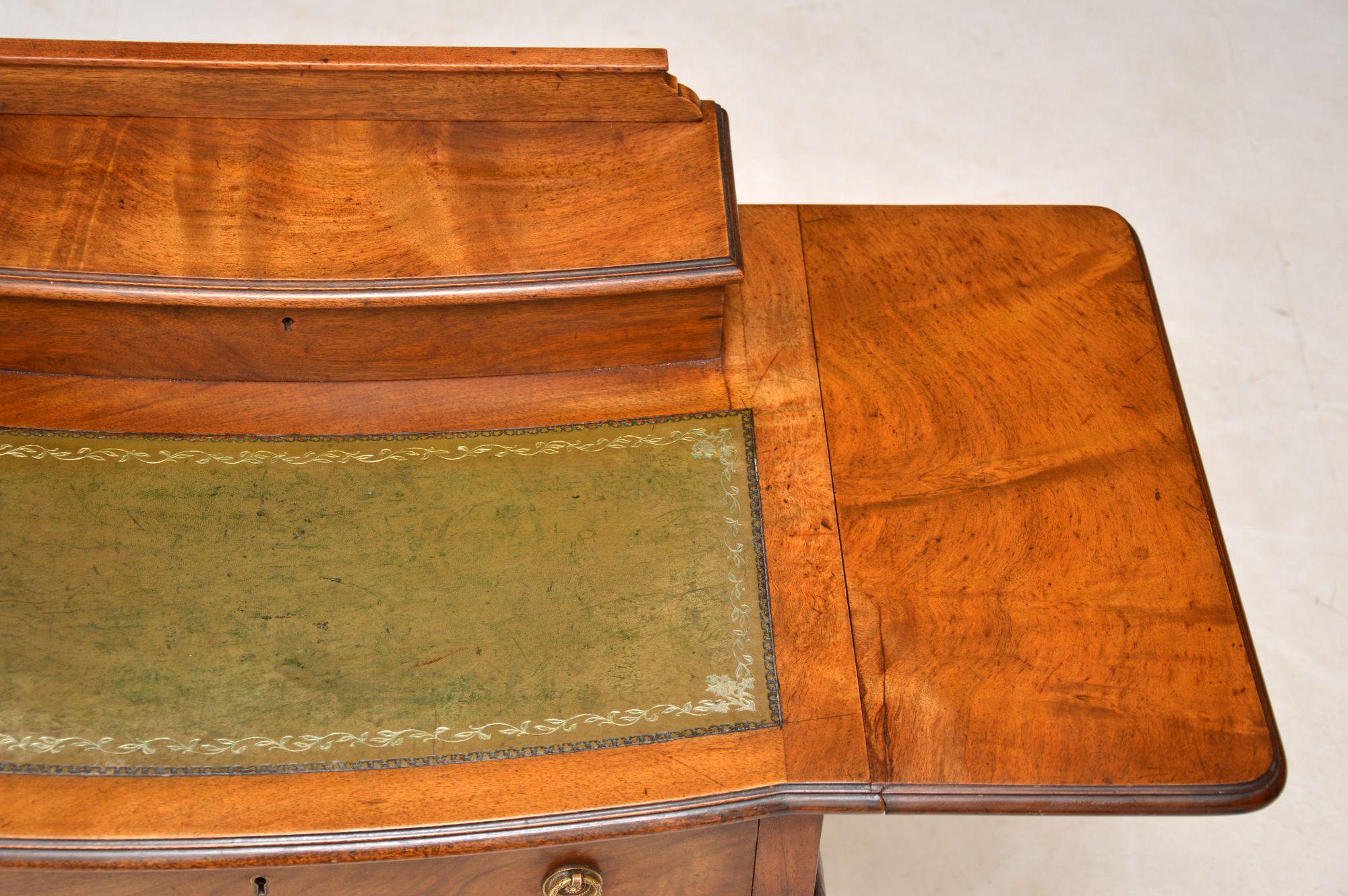 Antique Edwardian Mahogany and Leather Writing Table In Good Condition In London, GB