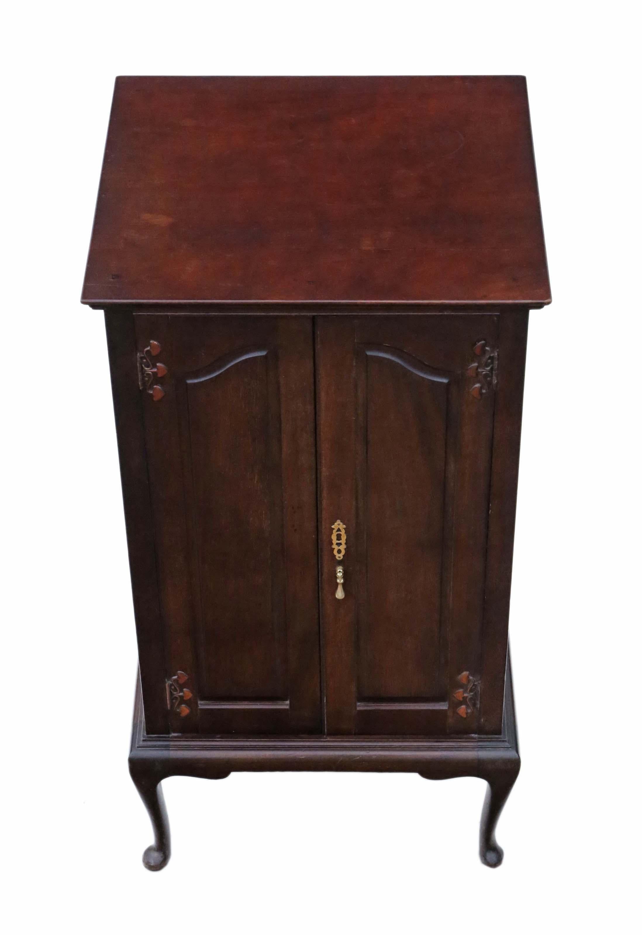 Antique Edwardian mahogany music cabinet cupboard, C1910.

This is a lovely item, that is full of age, charm and character.

Solid, with no loose joints or wobbles.

Lovely patina and colour, would look amazing in the right