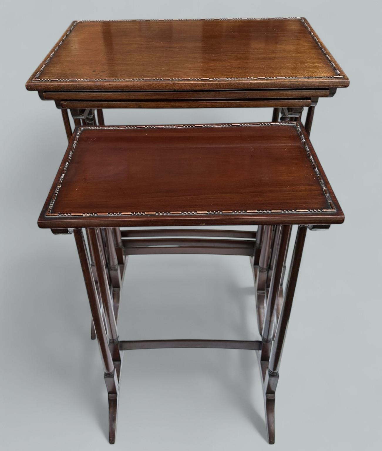 Antique Edwardian Mahogany Quartetto Set Nest of Four Occasional Tables 1900 In Good Condition For Sale In Dublin, Ireland