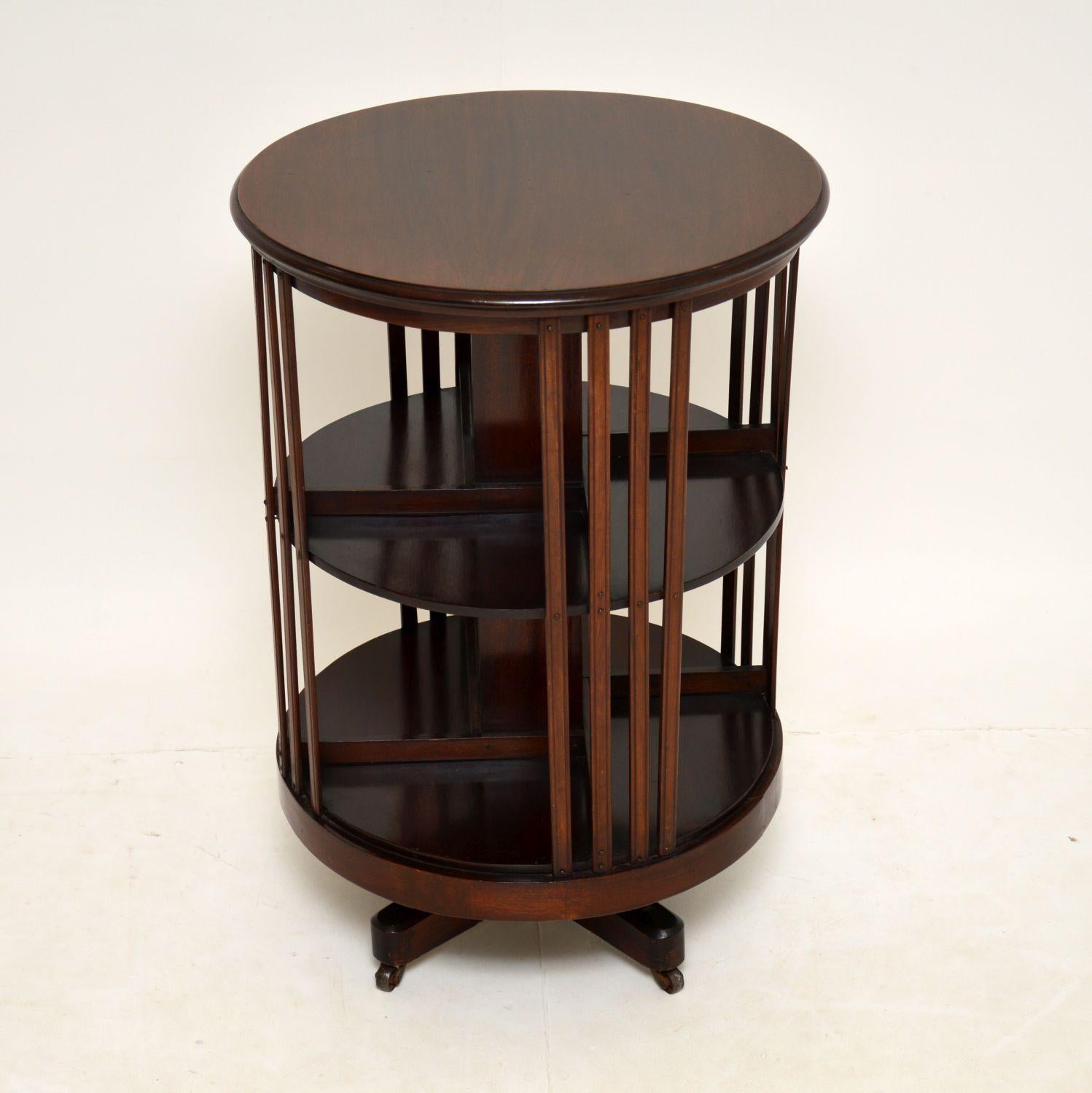 An unusual antique Edwardian revolving bookcase in mahogany. This dates from the 1900-1910 period.

It is of great quality and has an interesting cylindrical design. The mahogany has a lovely colour and patina, this is in great condition
