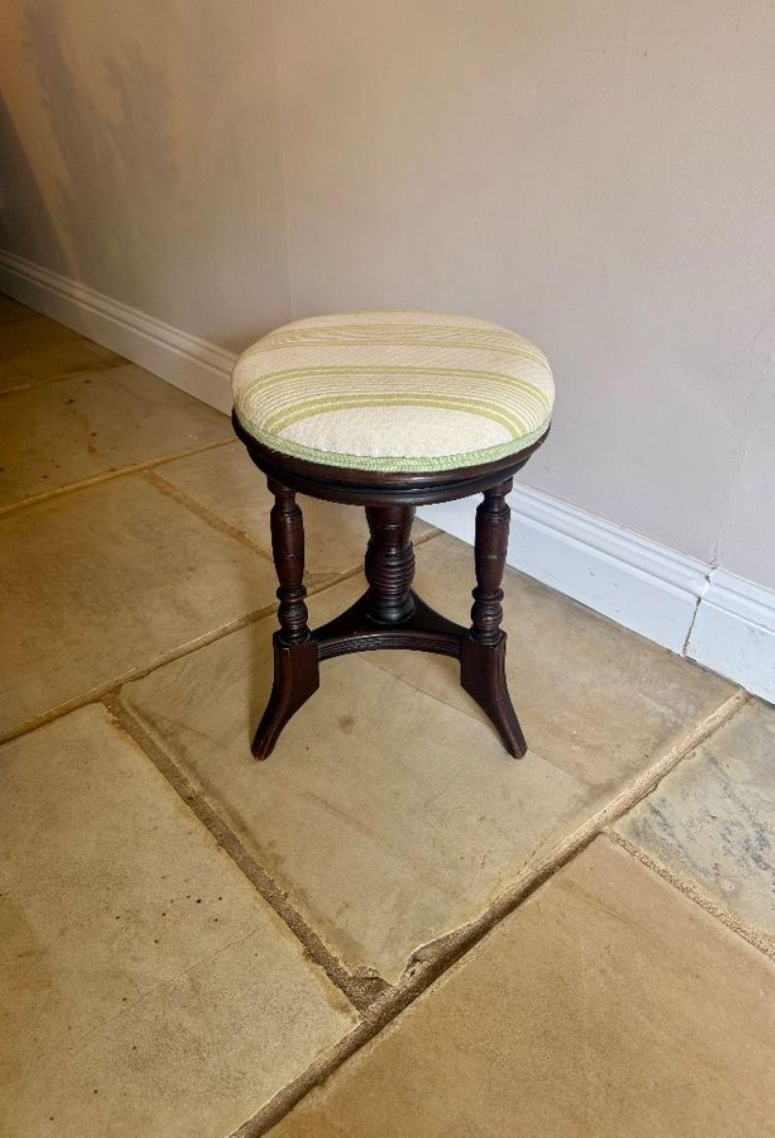 Antique Edwardian mahogany revolving piano stool In Good Condition For Sale In Ipswich, GB