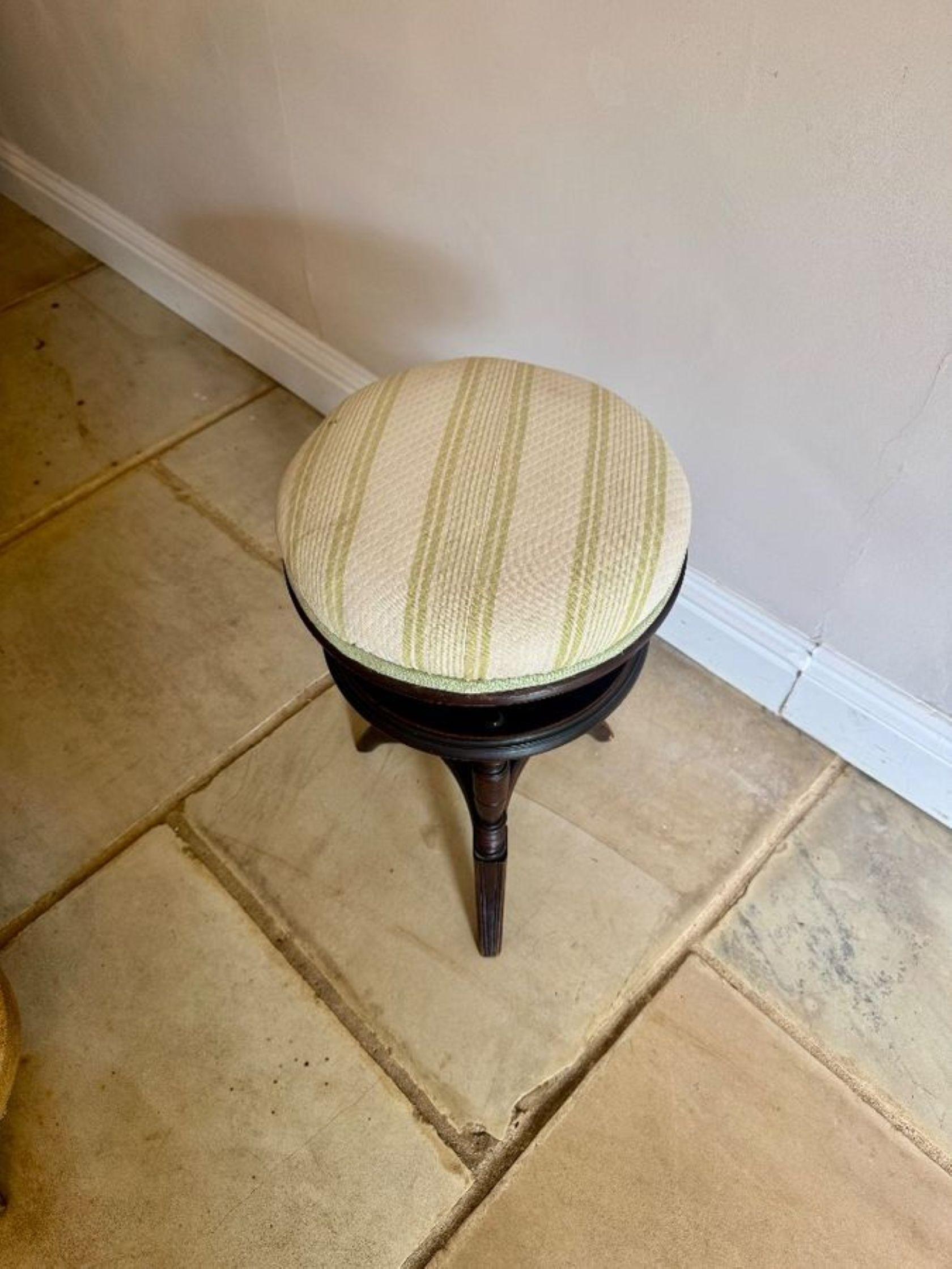 Mahogany Antique Edwardian mahogany revolving piano stool For Sale
