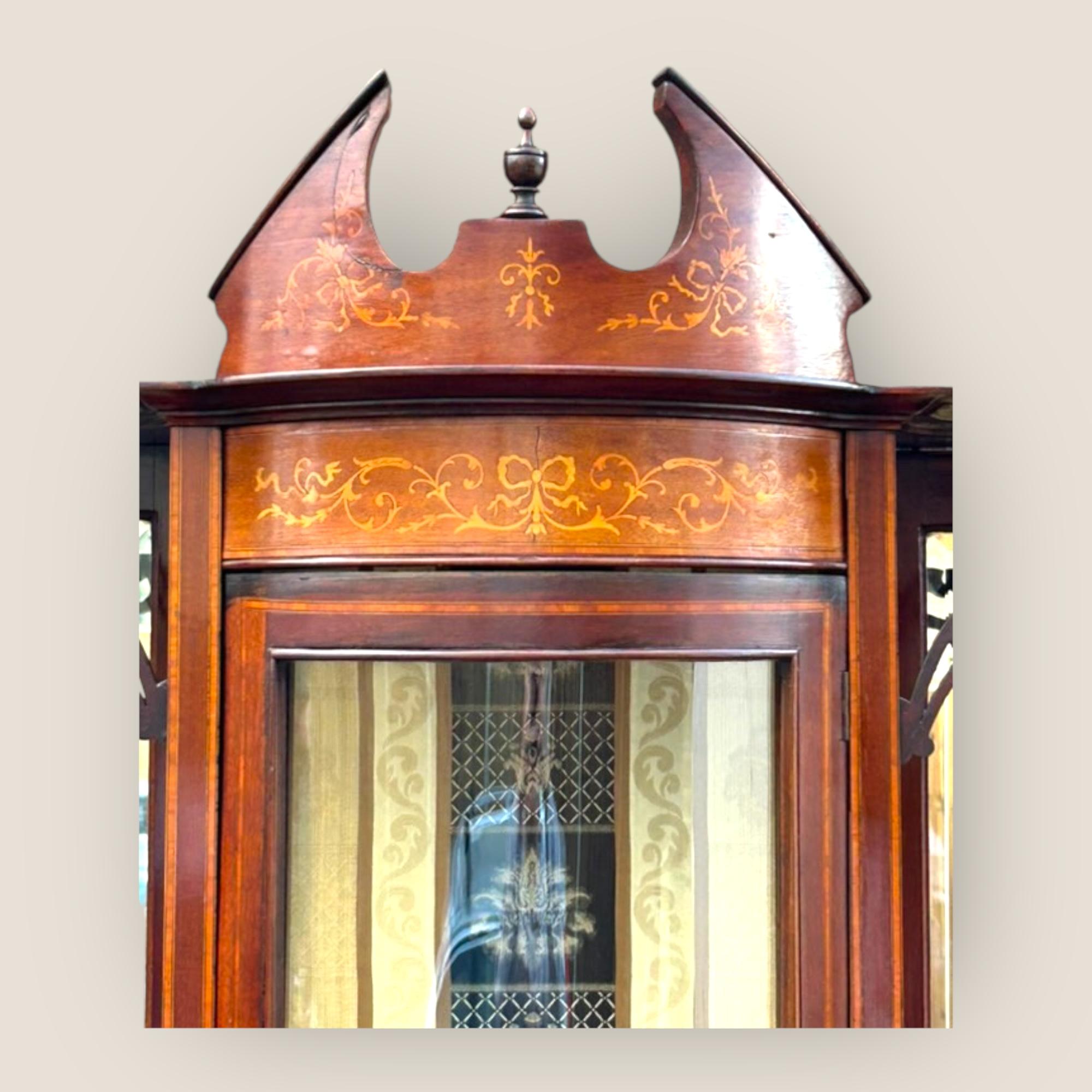 Antico mobile da esposizione e credenza in mogano e legno satinato intarsiato in vetro In condizioni buone in vendita a King's Lynn, GB