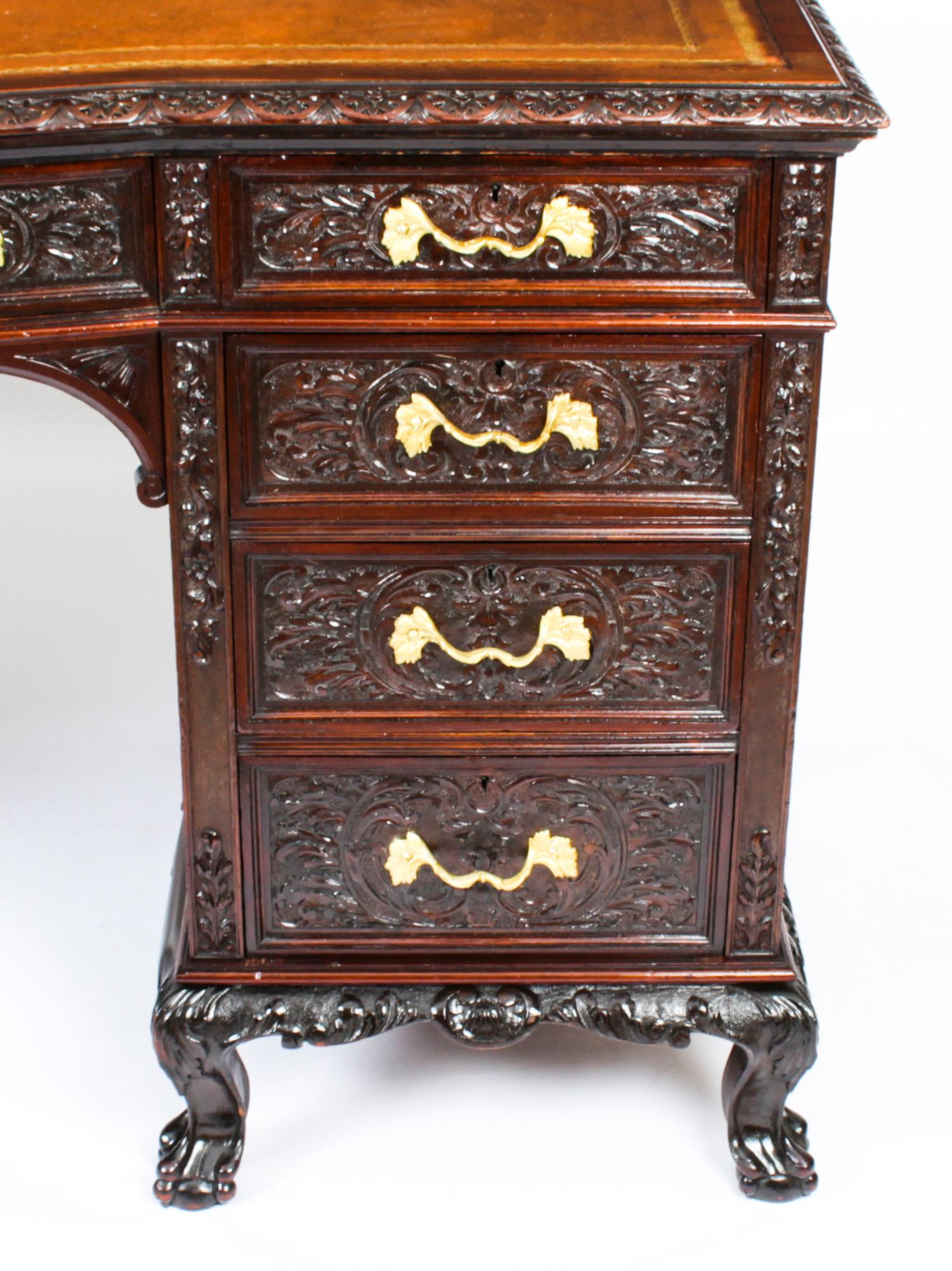 Antique Edwardian Mahogany Serpentine Kneehole Desk, Early 20th Century 4