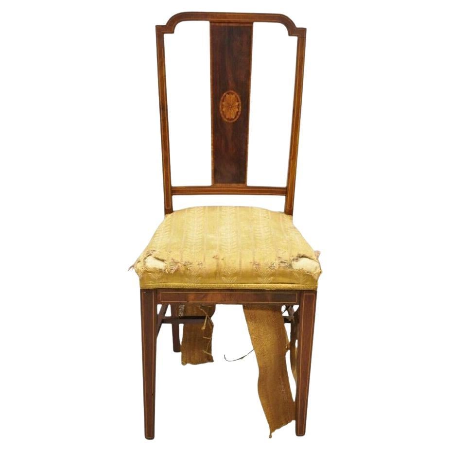 Ancienne chaise d'appoint édouardienne en acajou avec incrustation de crayons et de roues