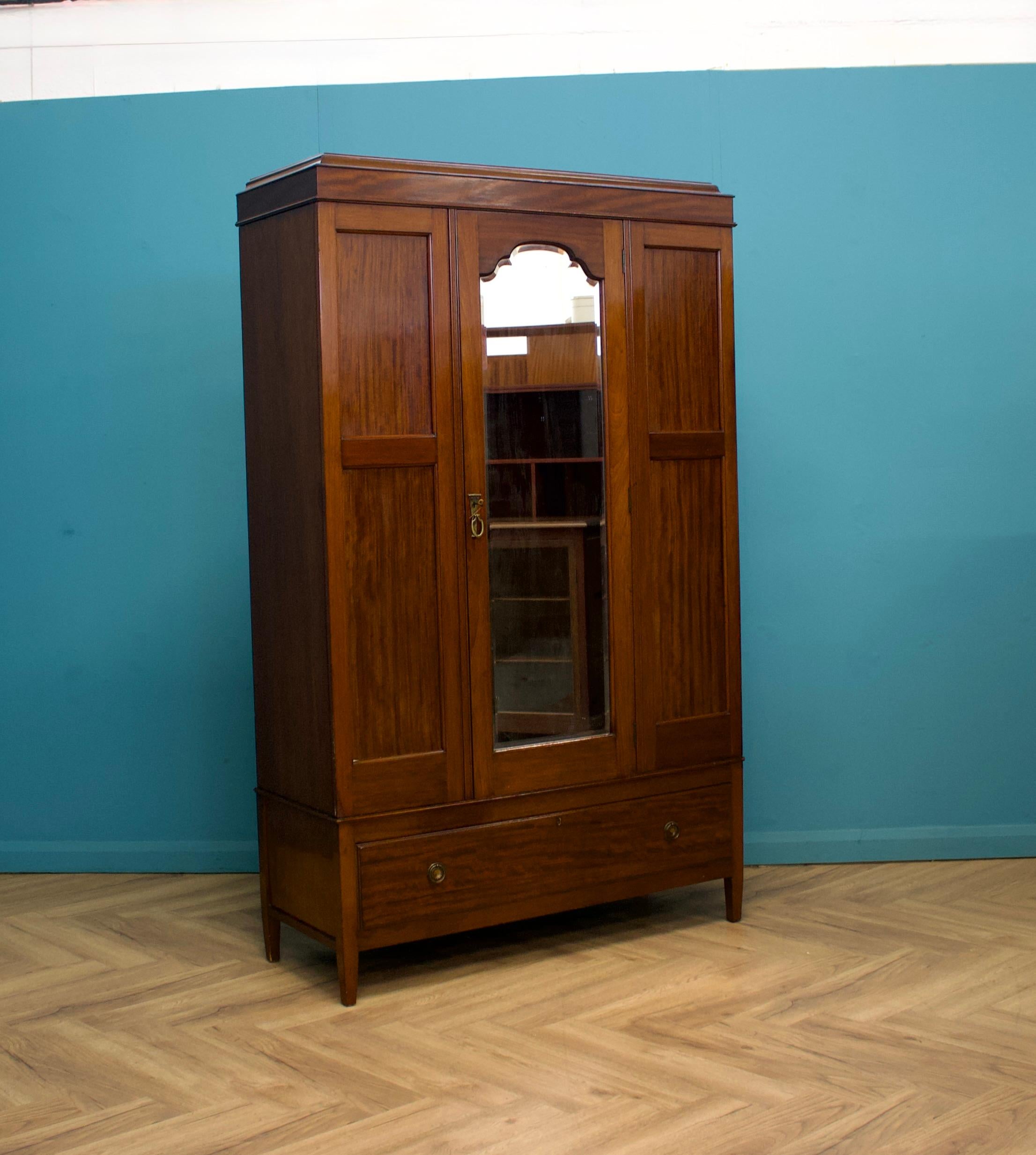 Antiker Edwardianischer Mahagoni Kleiderschrank oder A. Hall Schrank Schrank, 1900s (Arts and Crafts) im Angebot