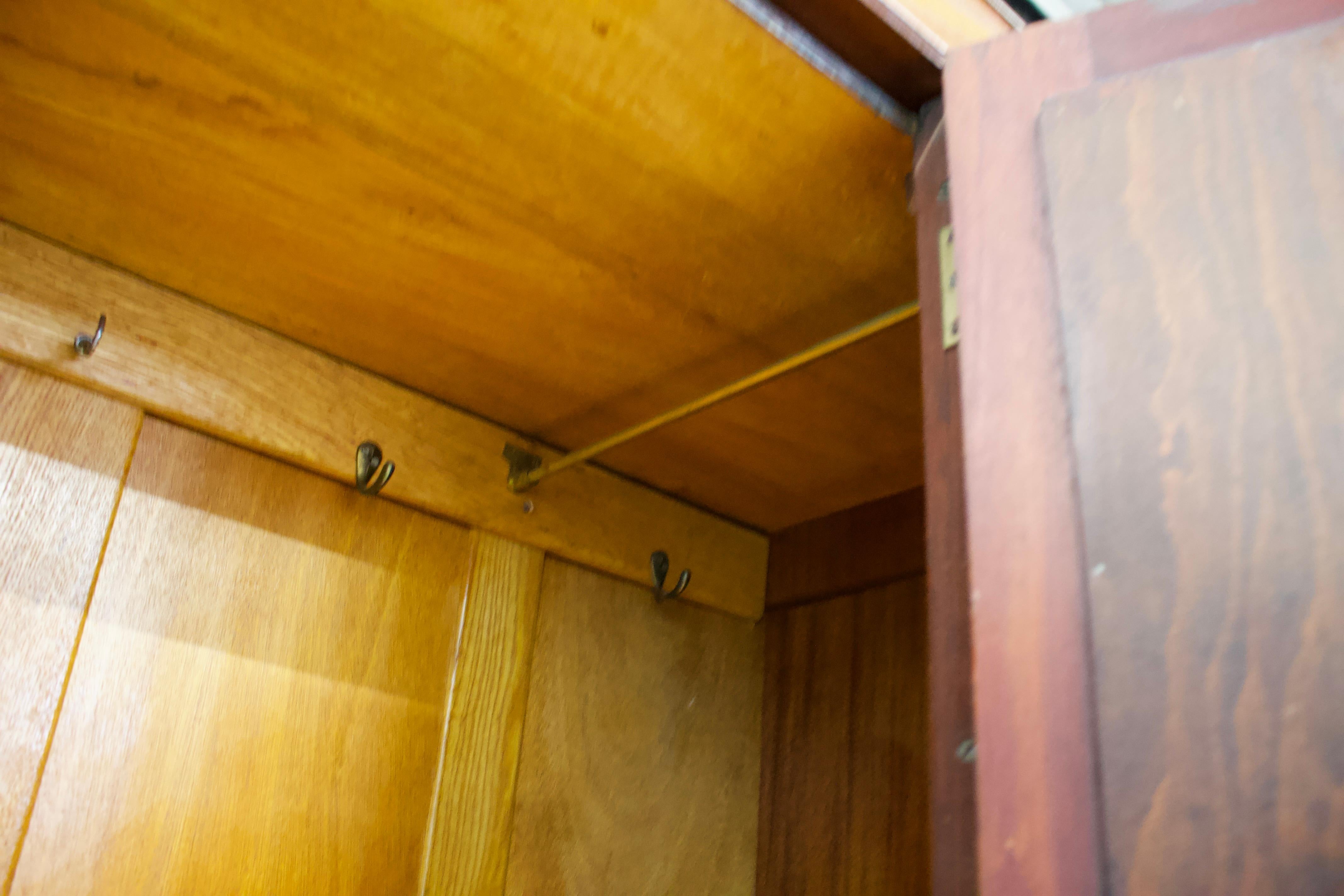 Antiker Edwardianischer Mahagoni Kleiderschrank oder A. Hall Schrank Schrank, 1900s (Seidenholz) im Angebot