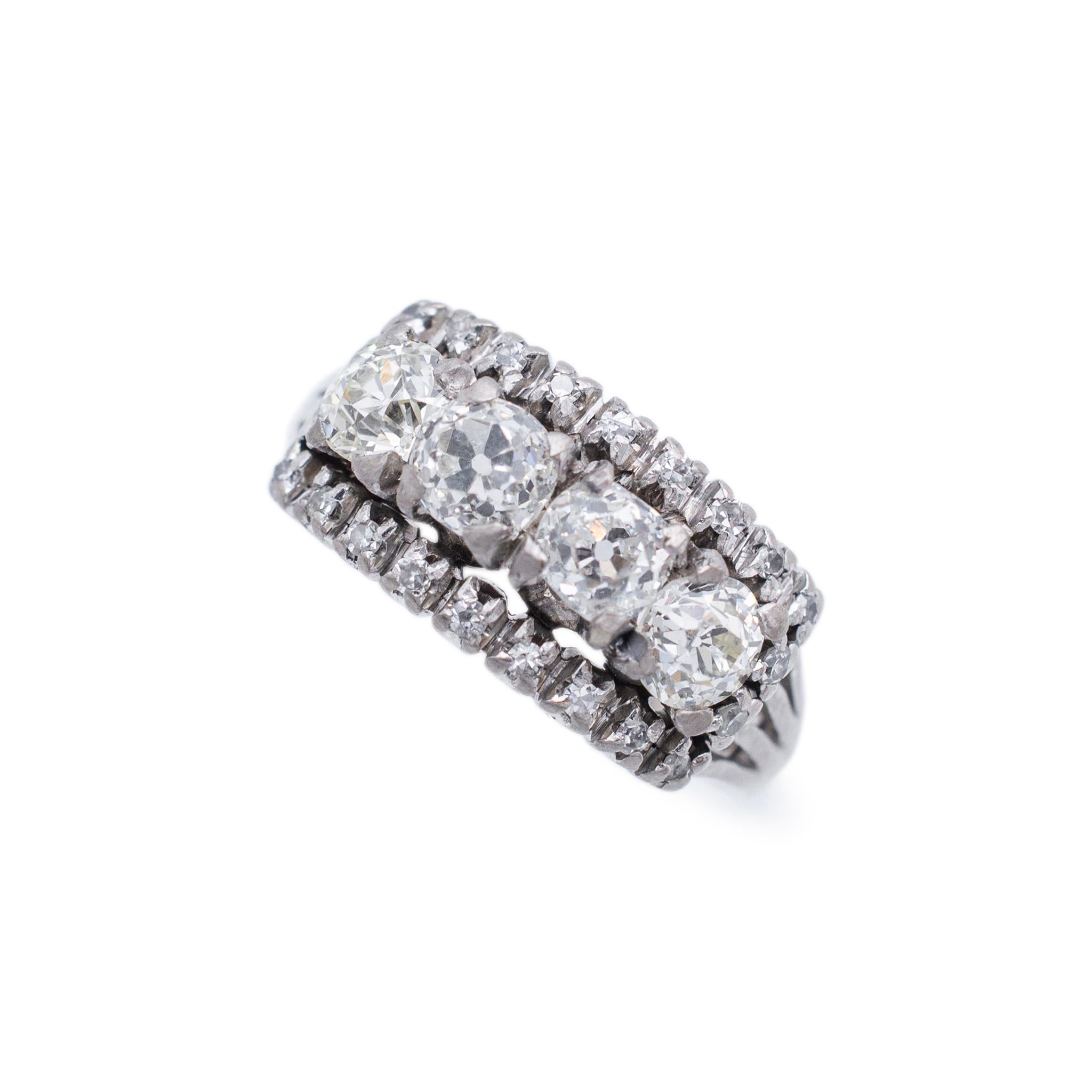 Genre : Mesdames

Type de métal : Or blanc, Palladium, Argent

Taille de lla bague : 6

Largeur : 9,30 mm se rétrécissant à 1,90 mm

Poids total : 5,12 grammes

Bague de fiançailles edwardienne (1901-1920) en palladium, argent et or blanc, faite à