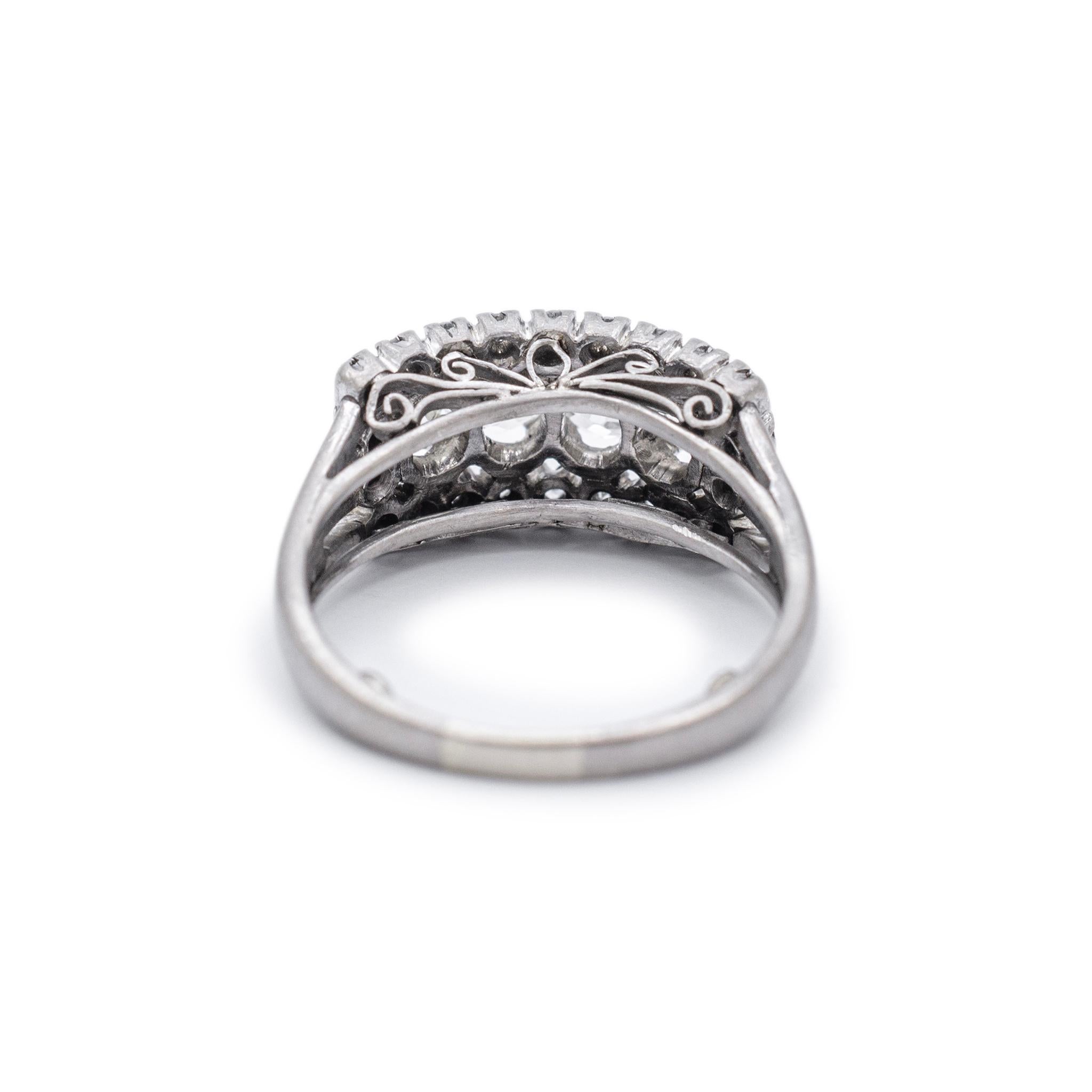 Bague de fiançailles édouardienne ancienne en alliage avec quatre diamants européens anciens en vente 1