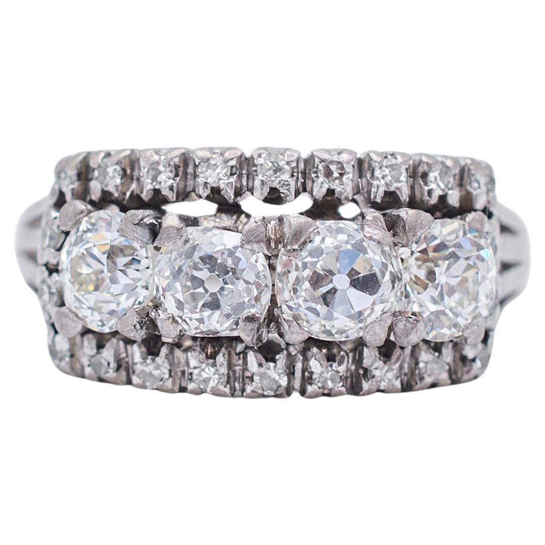 Bague de fiançailles édouardienne ancienne en alliage avec quatre diamants européens anciens en vente