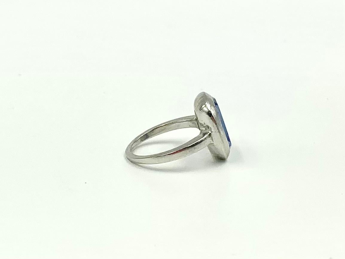 Women's or Men's Antique Edwardian Natural Sapphire Intaglio Crest Platinum Signet Ring