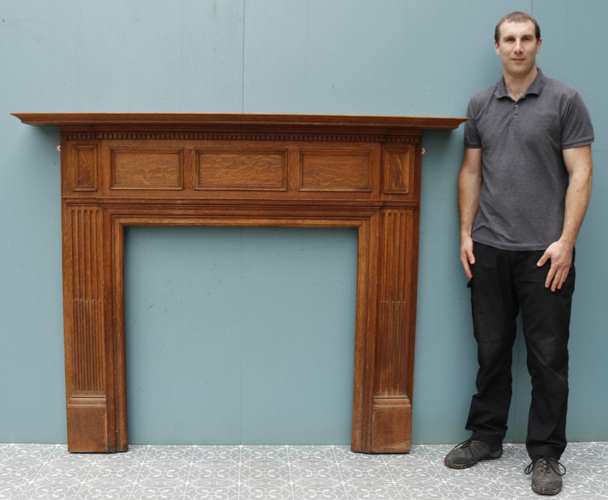 An antique fire mantel in Edwardian style. Crafted in oak with a panelled frieze and fluted jambs.
 
Additional dimensions:
Opening height 97 cm
Opening width 96.5 cm
Width across the foot blocks 149 cm.