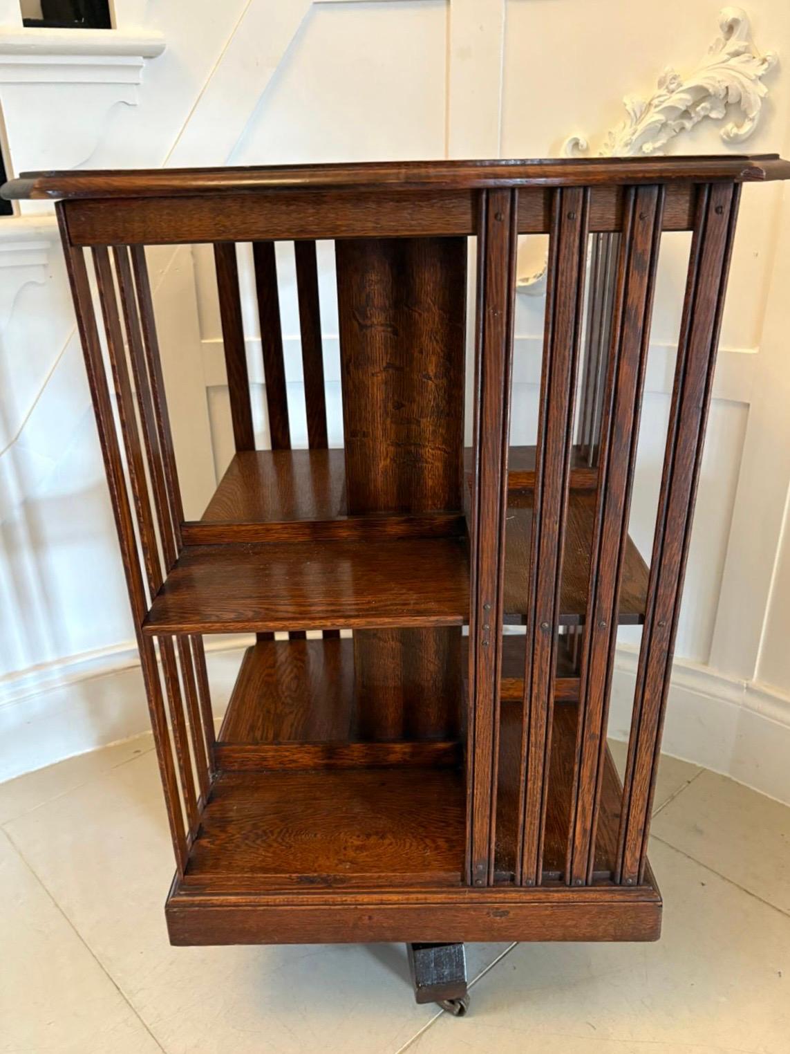 Ancienne bibliothèque tournante en Oak Oak Edwardian en vente 3