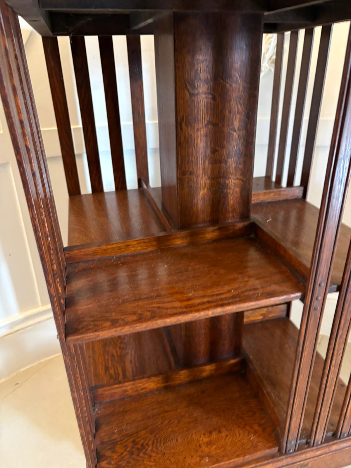 Ancienne bibliothèque tournante en Oak Oak Edwardian en vente 4