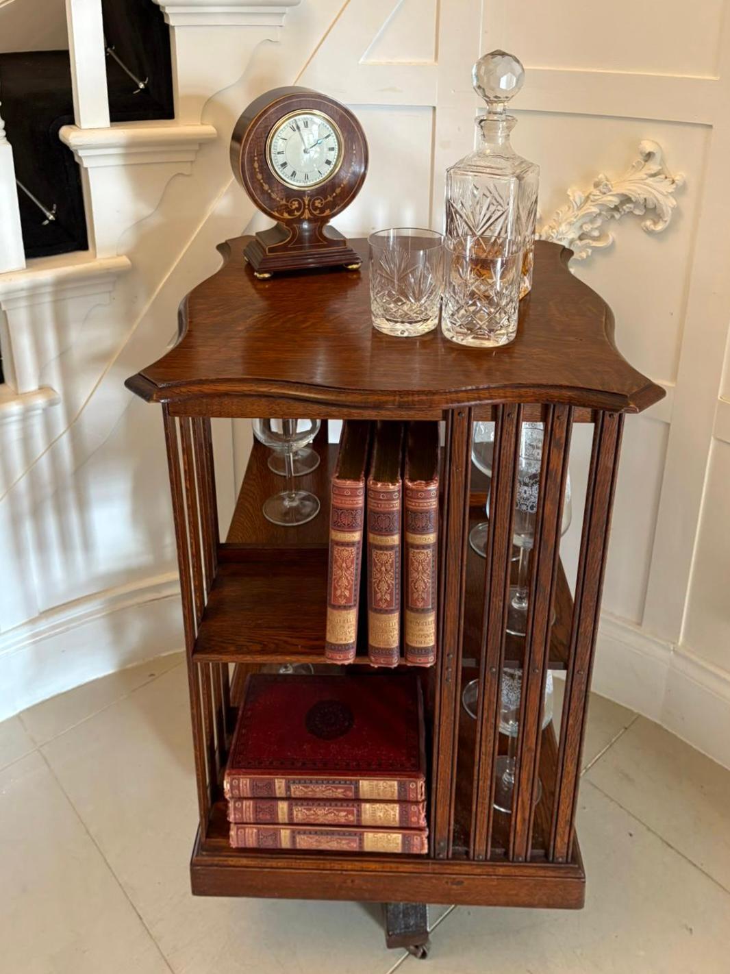 20ième siècle Ancienne bibliothèque tournante en Oak Oak Edwardian en vente