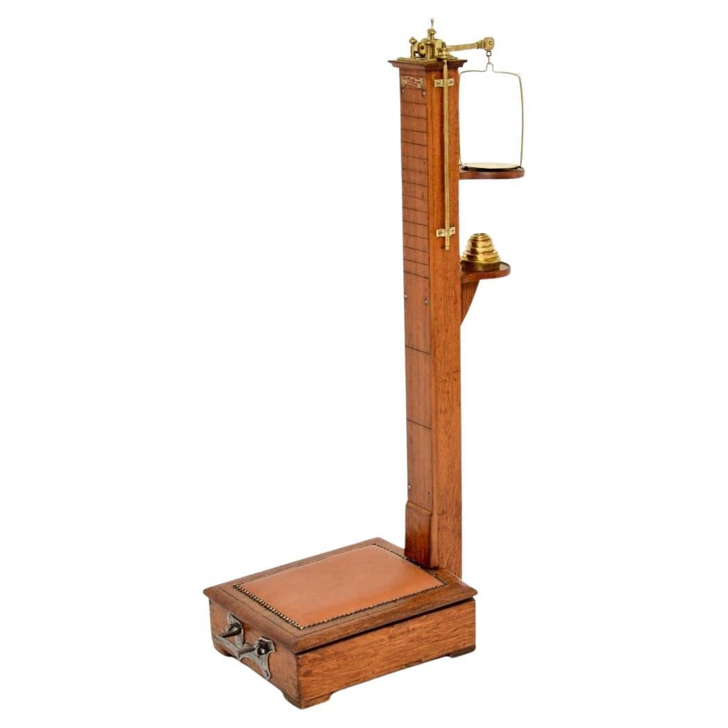 Antique Edwardian Oak Weighing Scales en vente