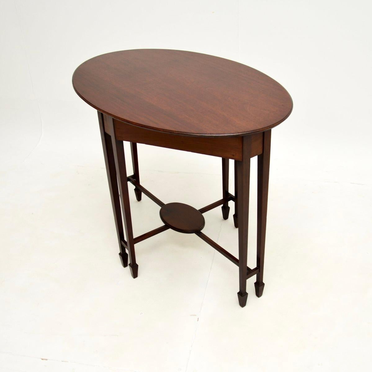 Mesa auxiliar eduardiana antigua Eduardiano en venta
