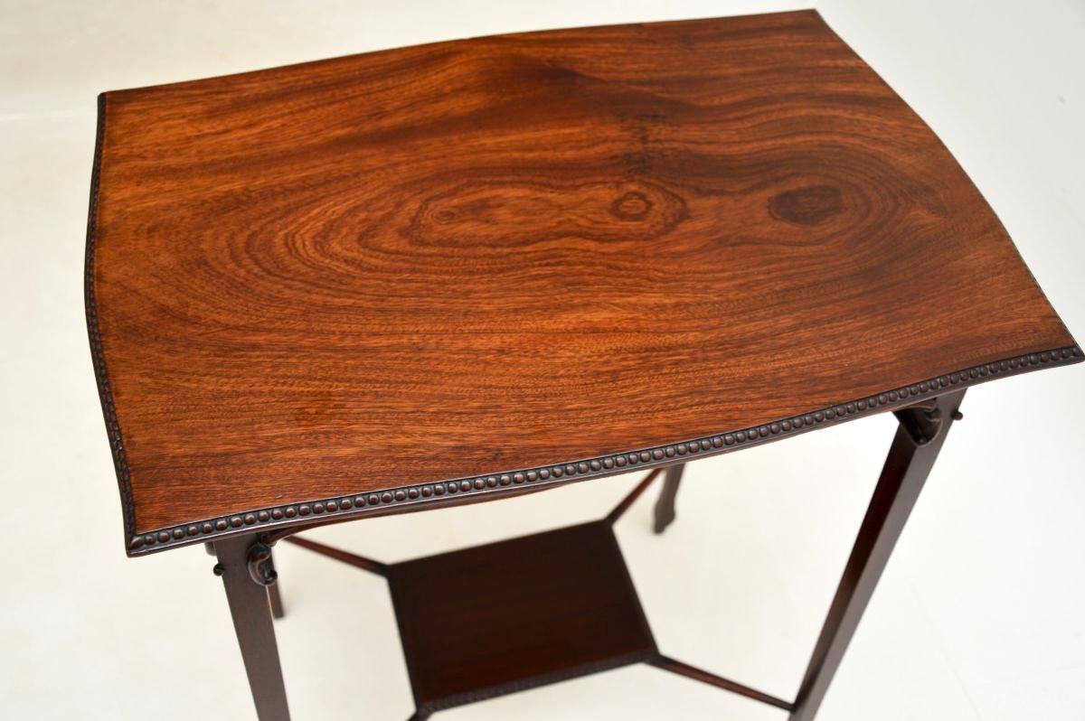 Britannique Ancienne table d'appoint édouardienne en vente