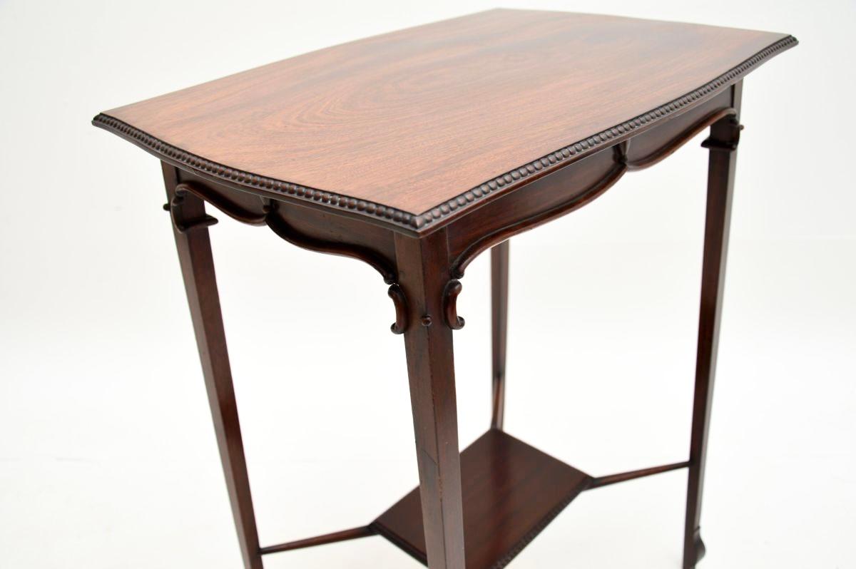 Bois Ancienne table d'appoint édouardienne en vente