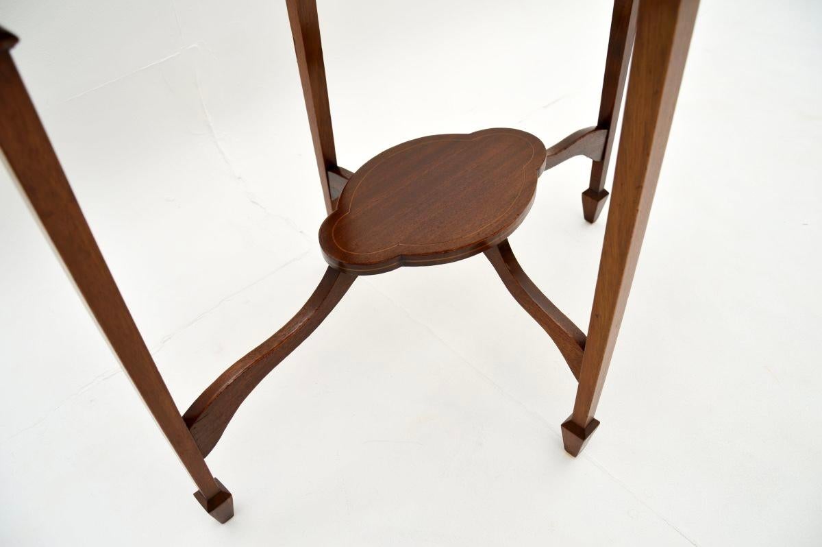 Mesa auxiliar eduardiana antigua Madera