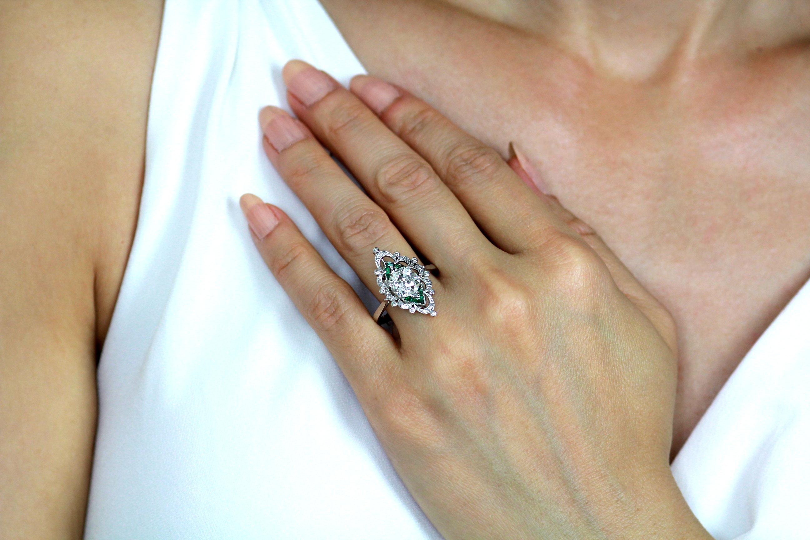 Cushion Cut Antique Edwardian Old Cut Cushion Diamond 2.0cts & Emerald Ring in Platinum For Sale