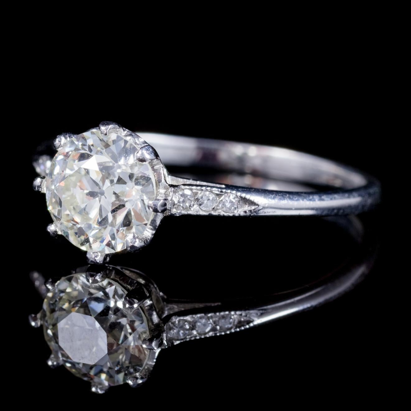 A spectacular antique Edwardian 18ct White Gold solitaire ring C. 1910, adorned with a magnificent 1.16ct old Cut Diamond.

The central old cut is a beautiful VS1 clarity - I Colour Diamond and flanked by smaller old cut Diamonds down each