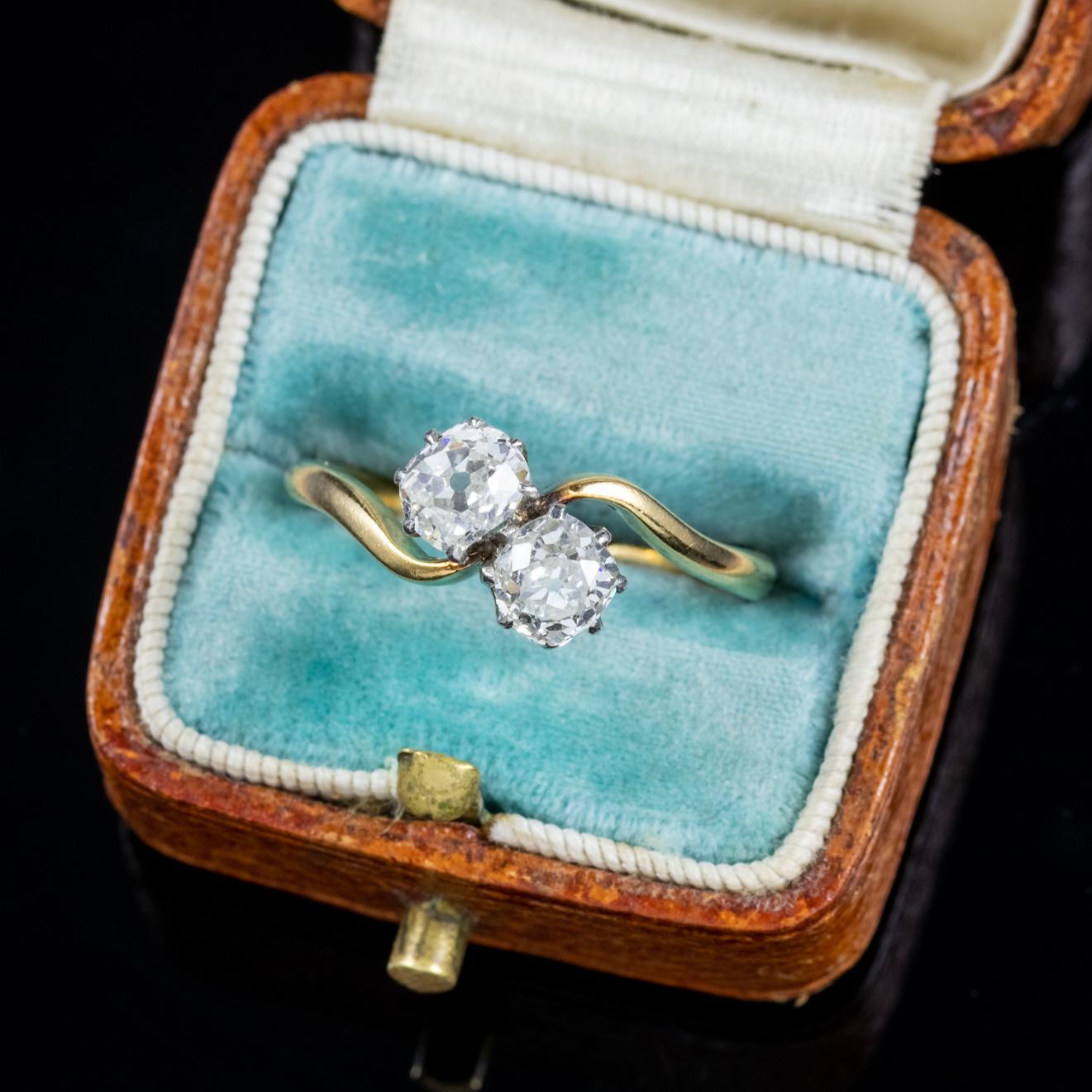 Antique Edwardian Old Cut Diamond Twist Ring 18 Carat Gold, circa 1910 For Sale 4