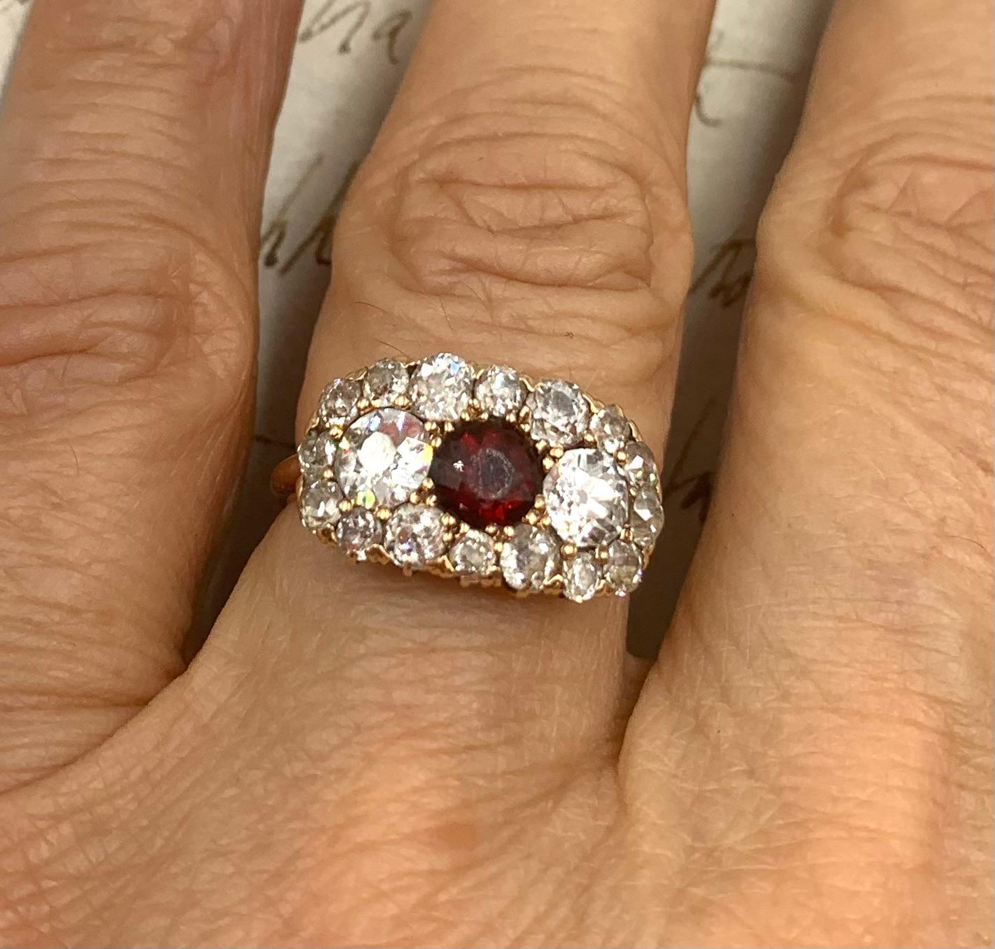 Taille vieille Europe Bague ancienne édouardienne en or jaune 18 carats, diamant taille européenne et grenat en vente