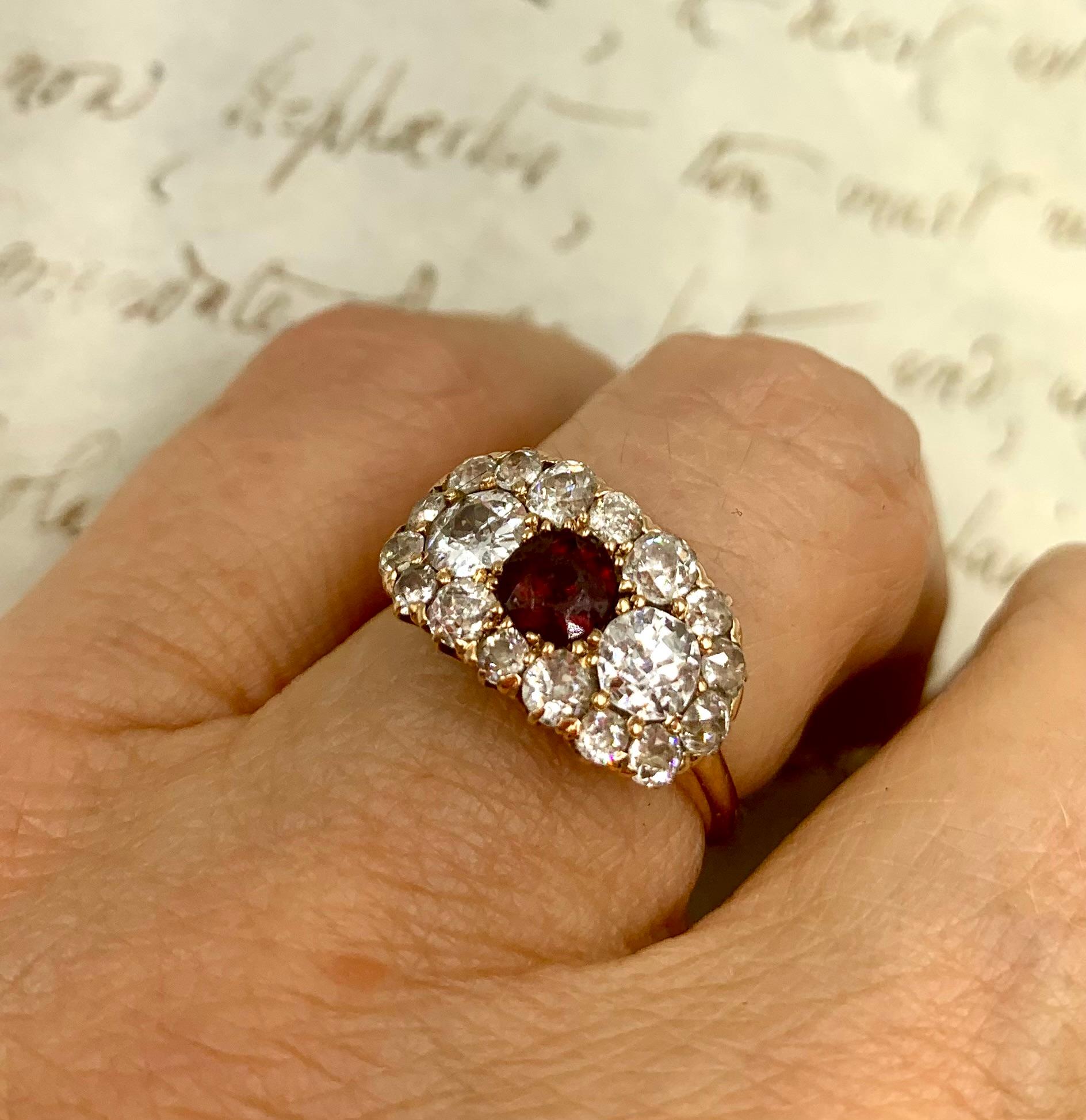 Bague ancienne édouardienne en or jaune 18 carats, diamant taille européenne et grenat Bon état - En vente à New York, NY