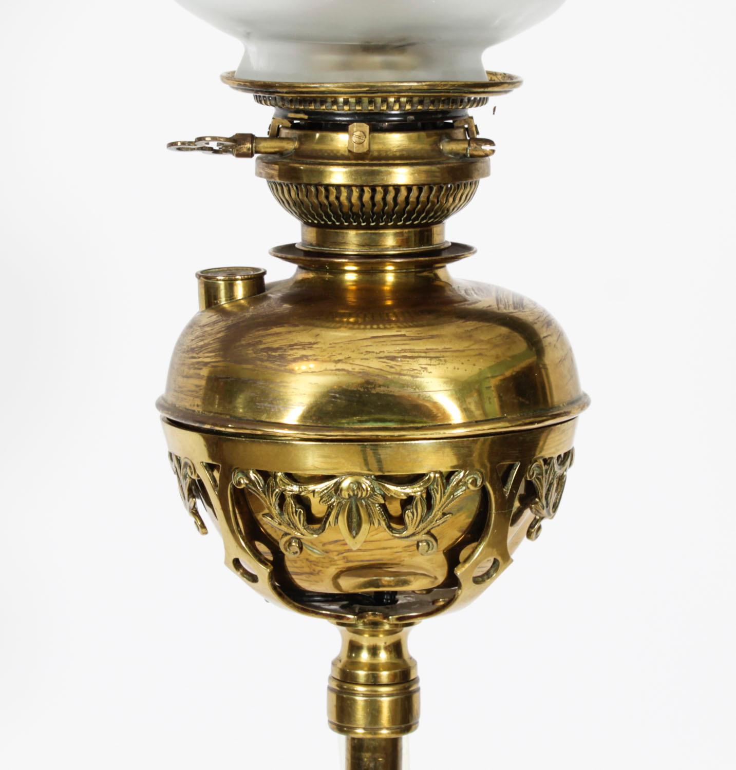 Ancienne lampe à huile standard en bronze doré d'époque édouardienne 19ème siècle en vente 2