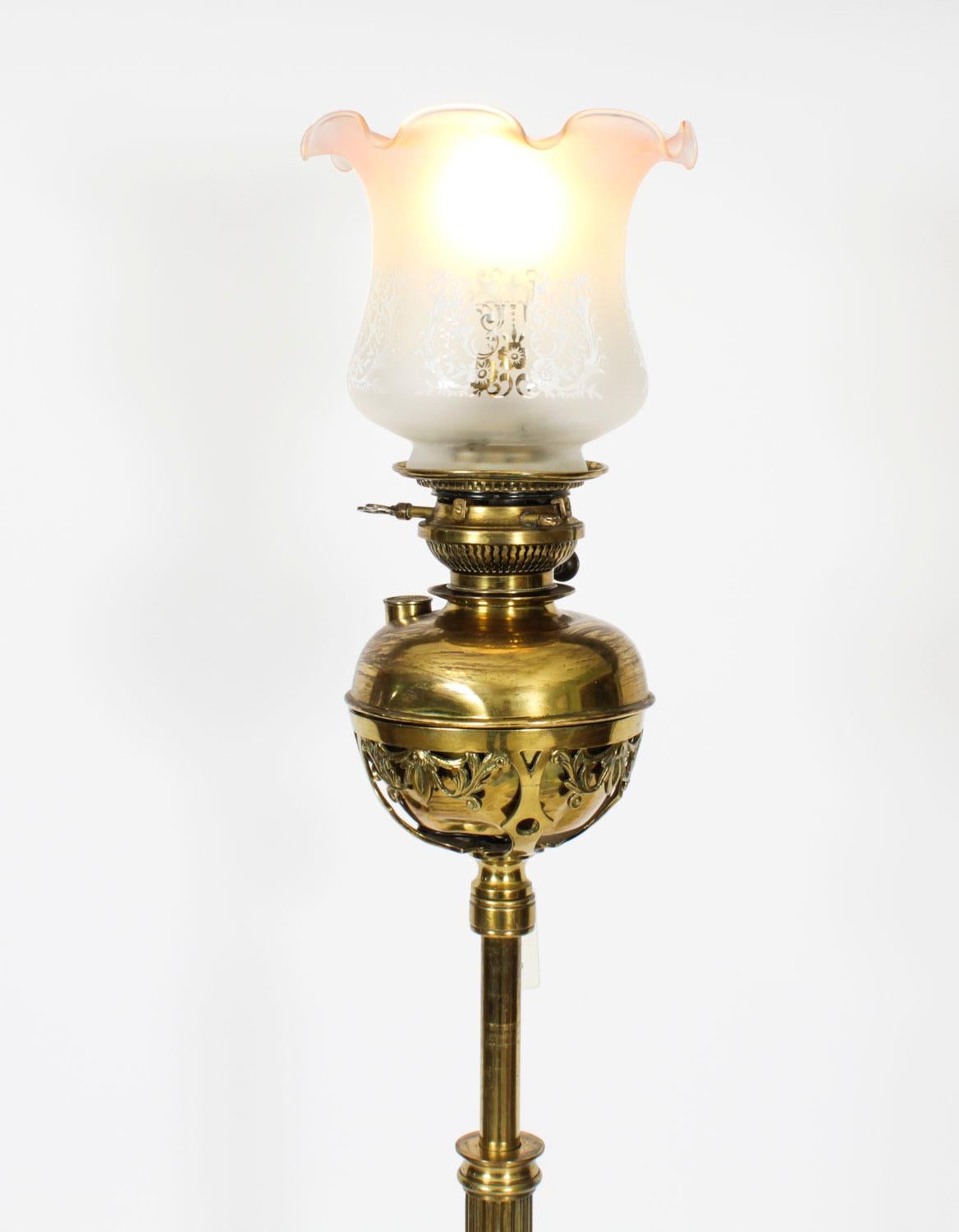 Édouardien Ancienne lampe à huile standard en bronze doré d'époque édouardienne 19ème siècle en vente