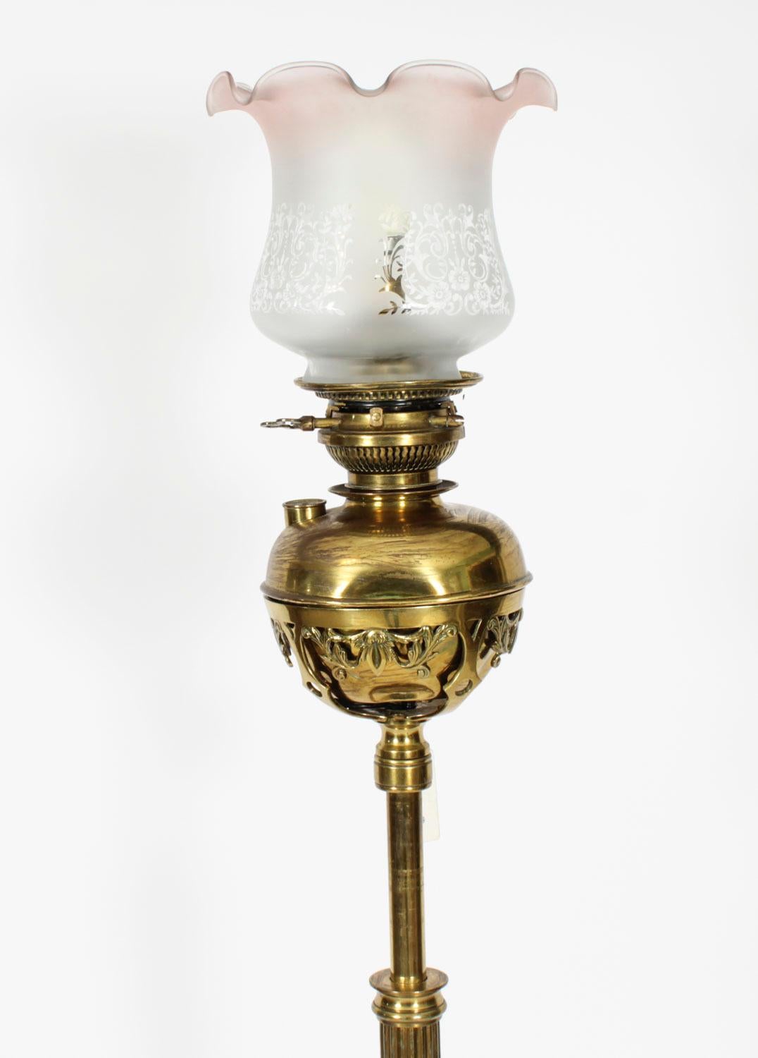 Anglais Ancienne lampe à huile standard en bronze doré d'époque édouardienne 19ème siècle en vente
