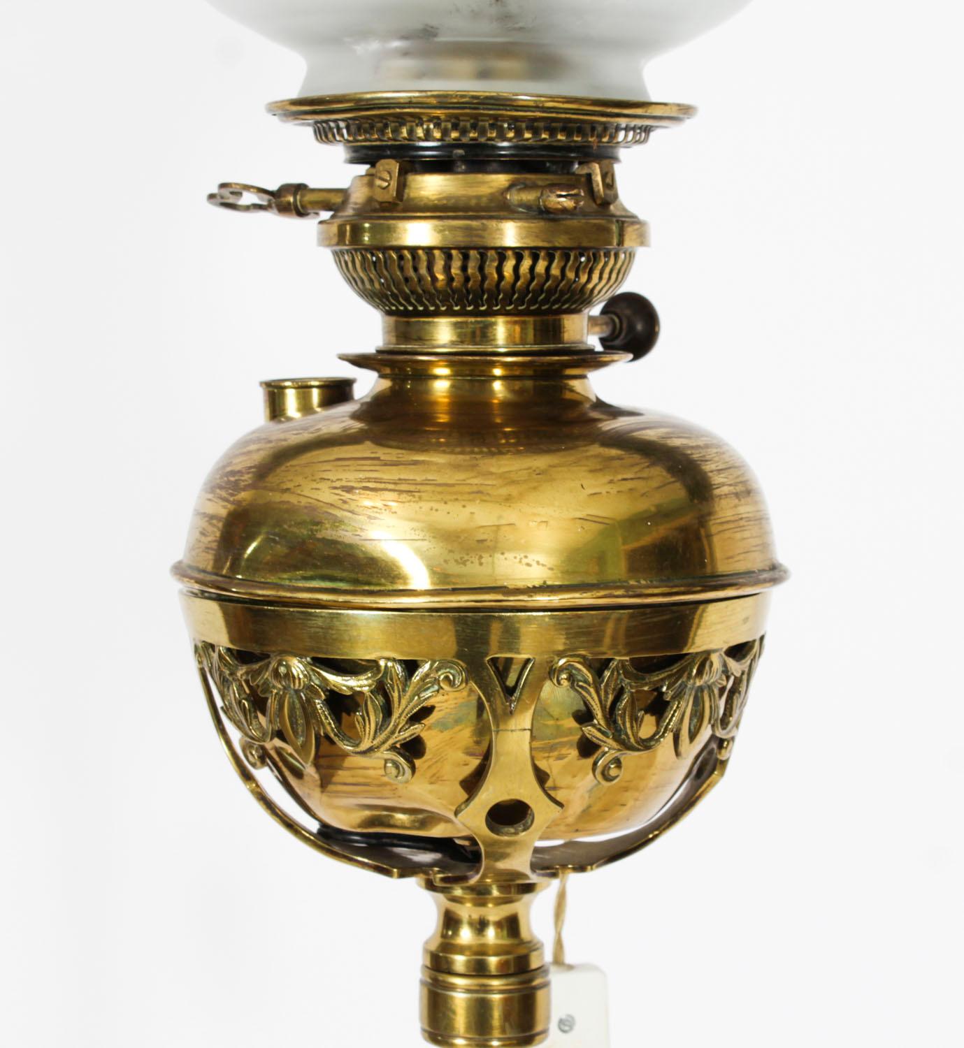 Fin du XIXe siècle Ancienne lampe à huile standard en bronze doré d'époque édouardienne 19ème siècle en vente