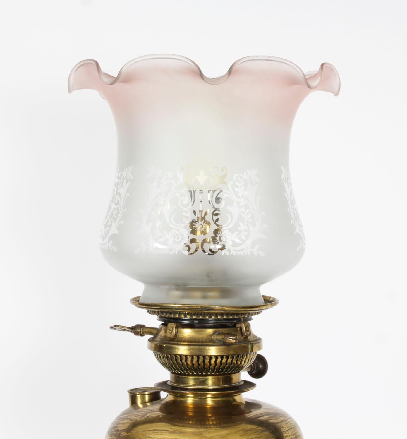 Bronze doré Ancienne lampe à huile standard en bronze doré d'époque édouardienne 19ème siècle en vente