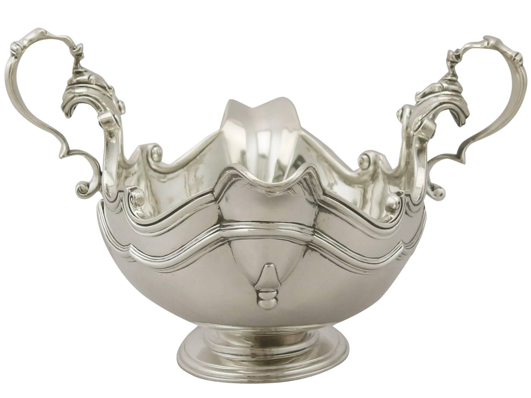 Early 20th Century Antique Edwardian Pair of Britannia Standard Silver Sauceboats, 1908