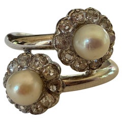 Antico anello bypass con perle e diamanti di William Greenwood
Sons