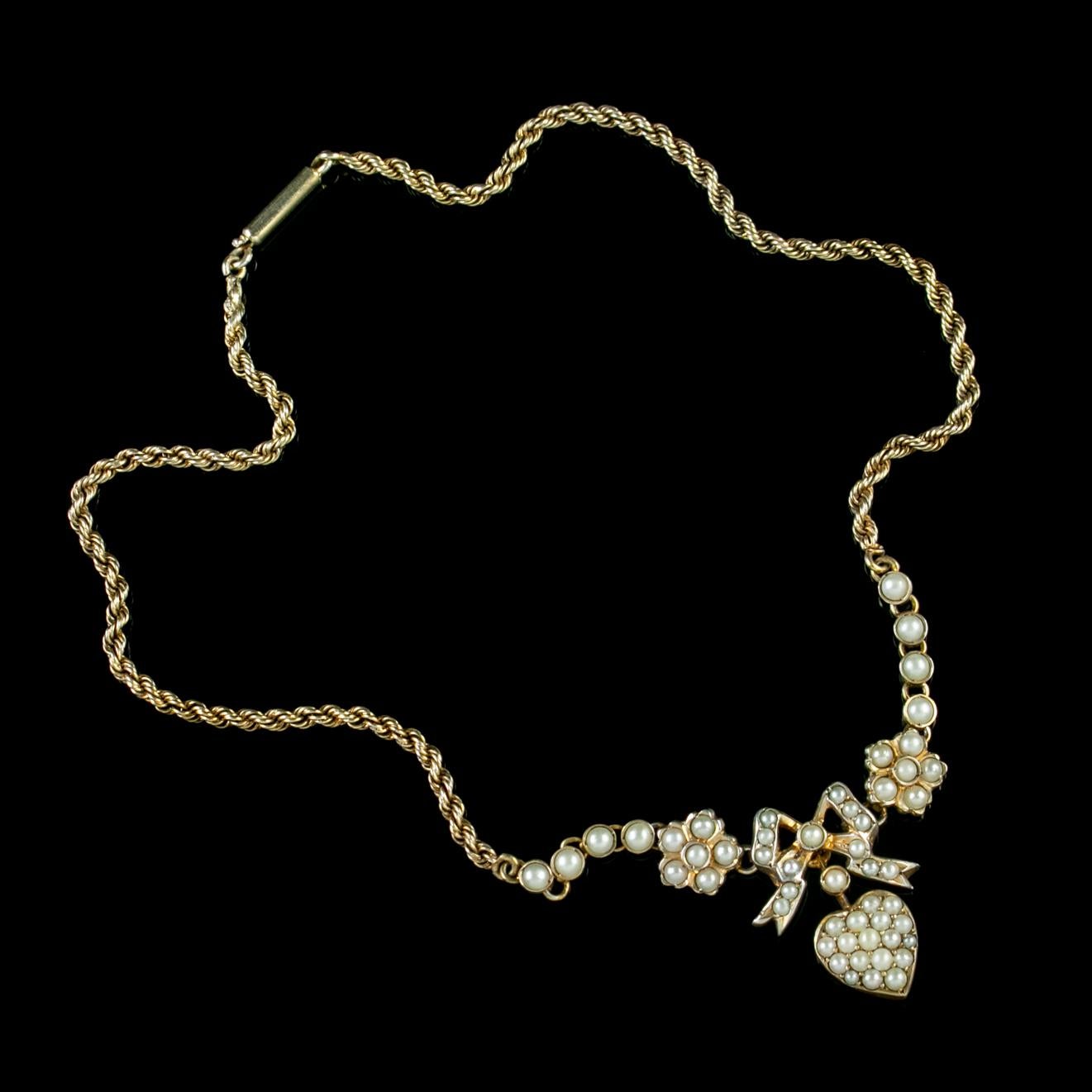 Antique Edwardian Pearl Heart Necklace Silver 15 Carat Gold, circa 1910 For Sale 1