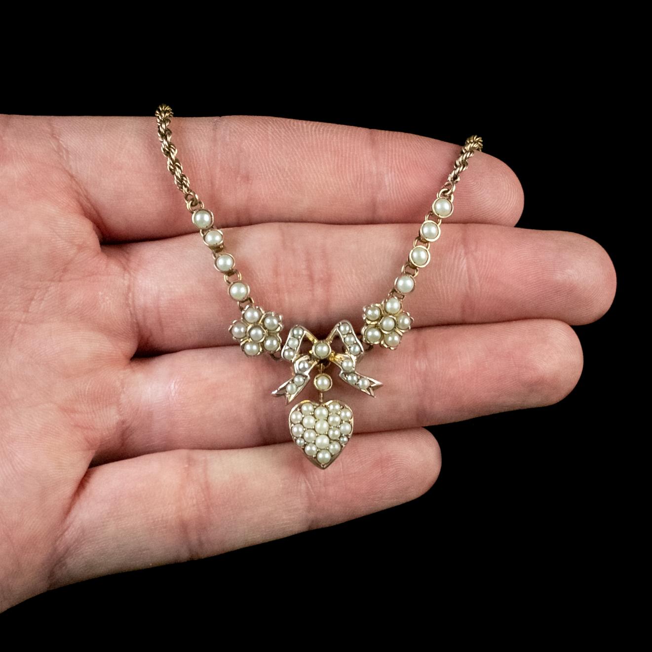 Antique Edwardian Pearl Heart Necklace Silver 15 Carat Gold, circa 1910 For Sale 3