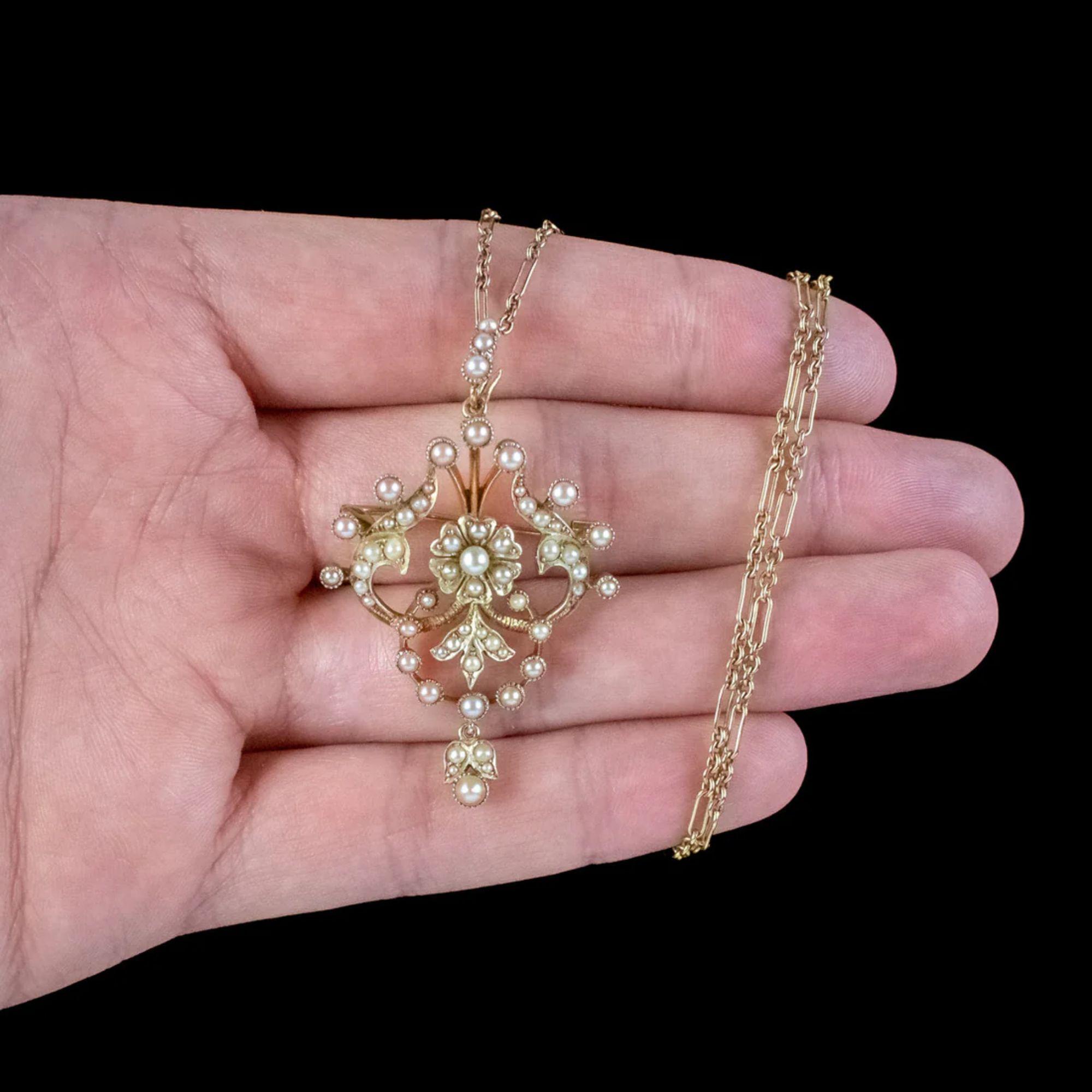 Women's Antique Edwardian Pearl Pendant Necklace in 15ct Gold, circa 1901-1915 For Sale