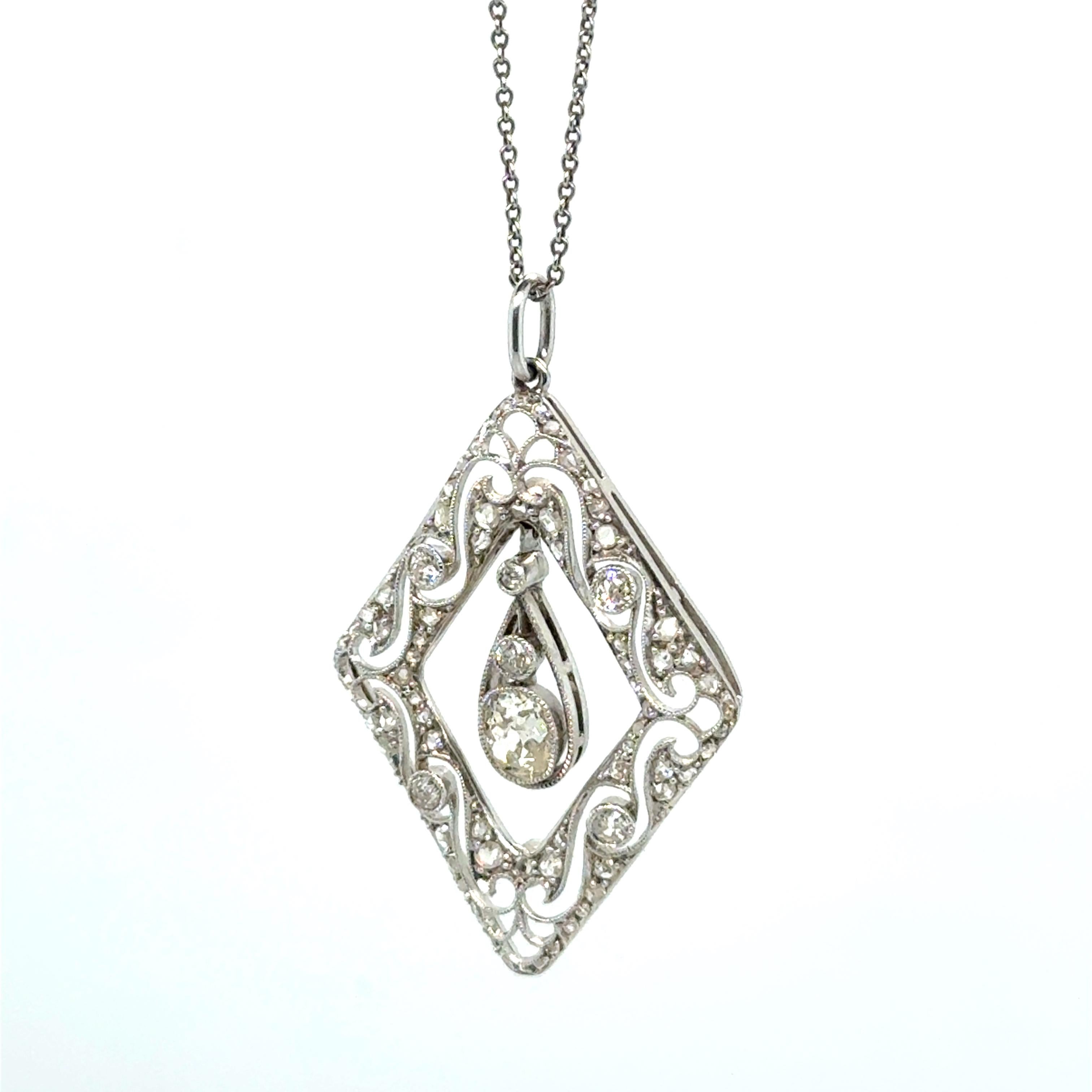 Pendentif édouardien ancien en platine et or blanc avec diamants en vente 4