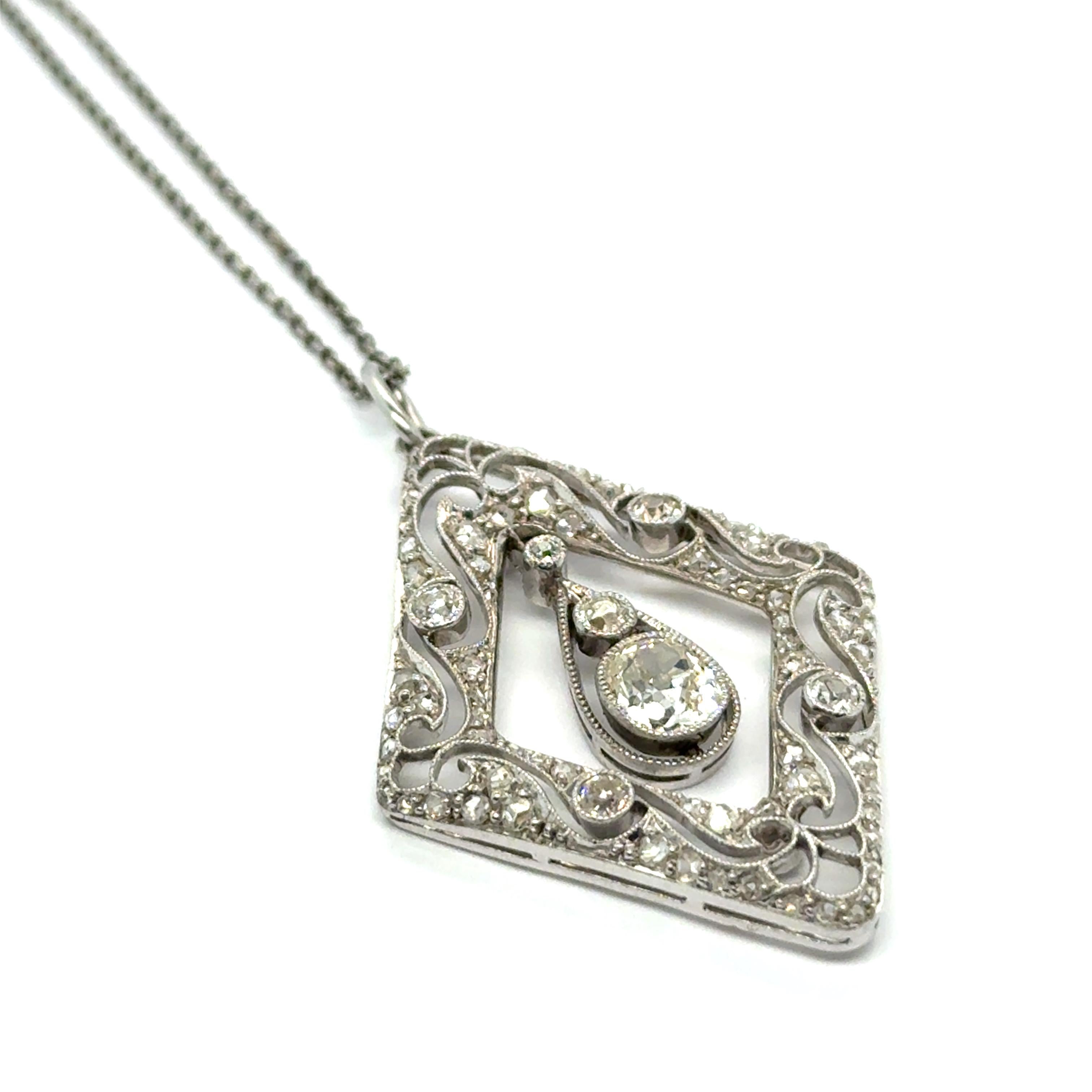 Pendentif édouardien ancien en platine et or blanc avec diamants en vente 5