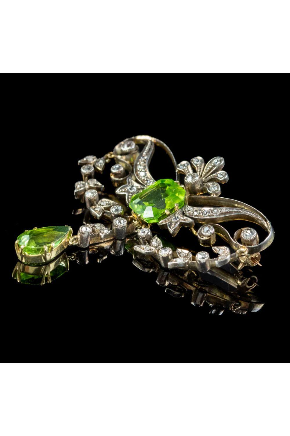 Antique Edwardian Peridot Diamond Brooch in 18 Carat Gold Silver In Good Condition For Sale In Kendal, GB