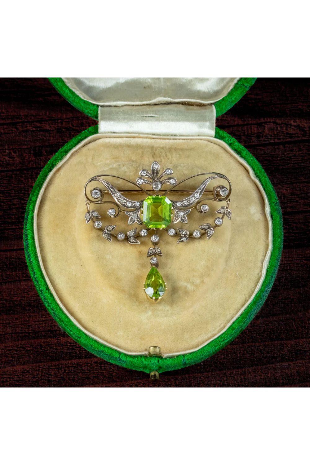 Antique Edwardian Peridot Diamond Brooch in 18 Carat Gold Silver For Sale 1