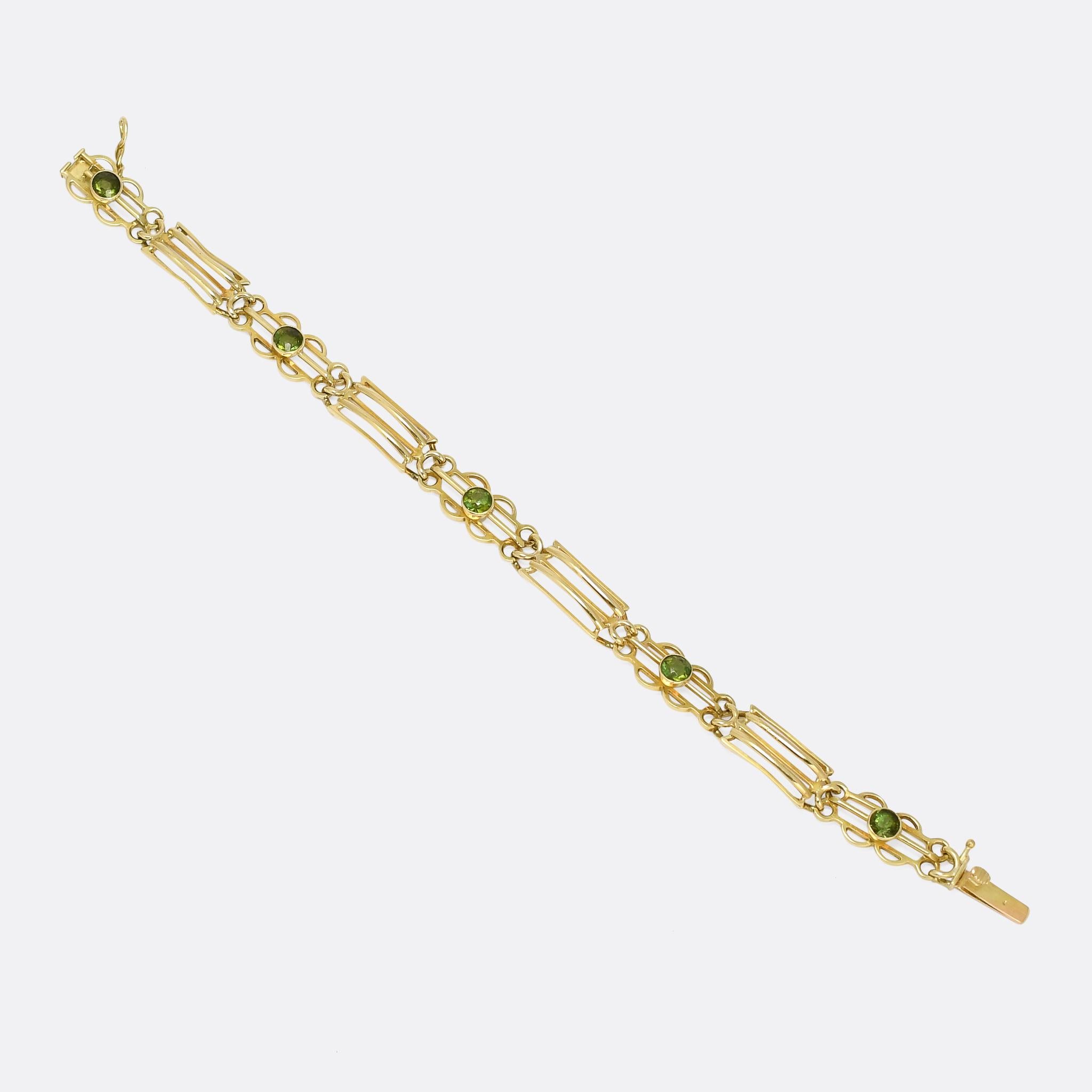 A superb antique gate-link bracelet set with five half carat peridot gemstones. It's beautifully crafted, with alternating gate and gem-set links, and crafted in 15 karat gold throughout. Dating from the early 20th century, circa 1910.

STONES
Five