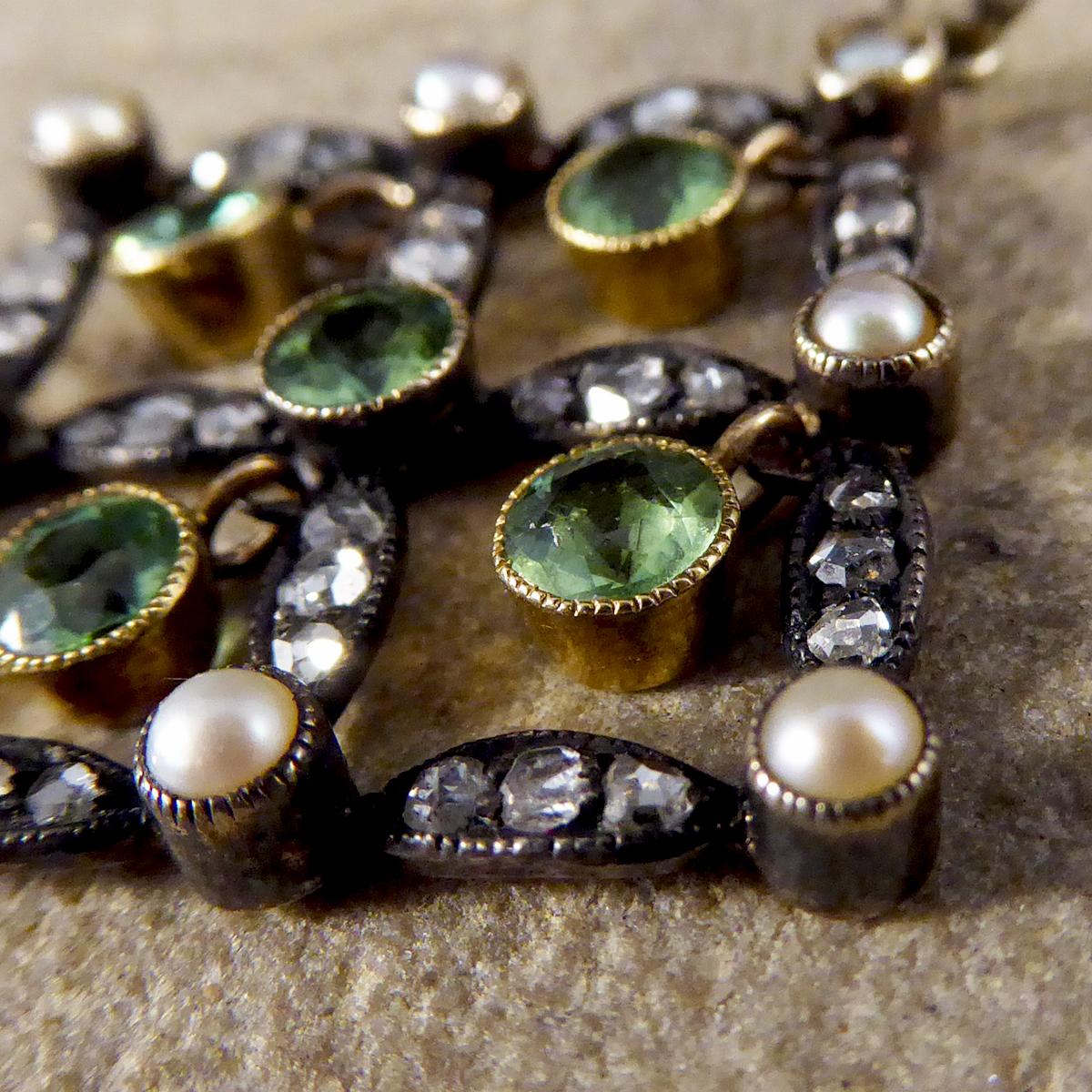 Antique Edwardian Peridot Pearl and Diamond Pendant in Gold and Platinum In Good Condition For Sale In Yorkshire, West Yorkshire