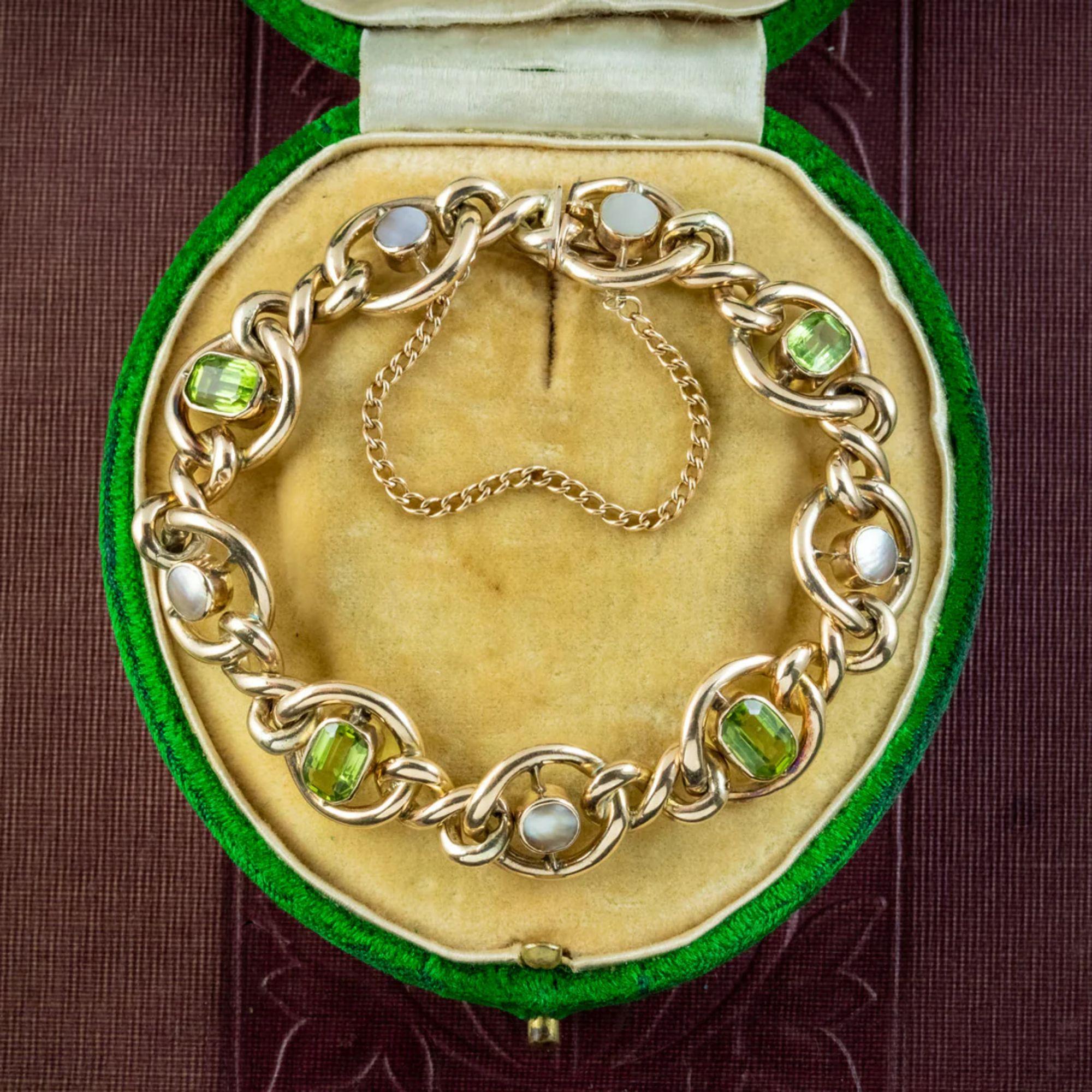 Antique Edwardian Peridot Pearl Curb Bracelet in 9 Carat Gold 1