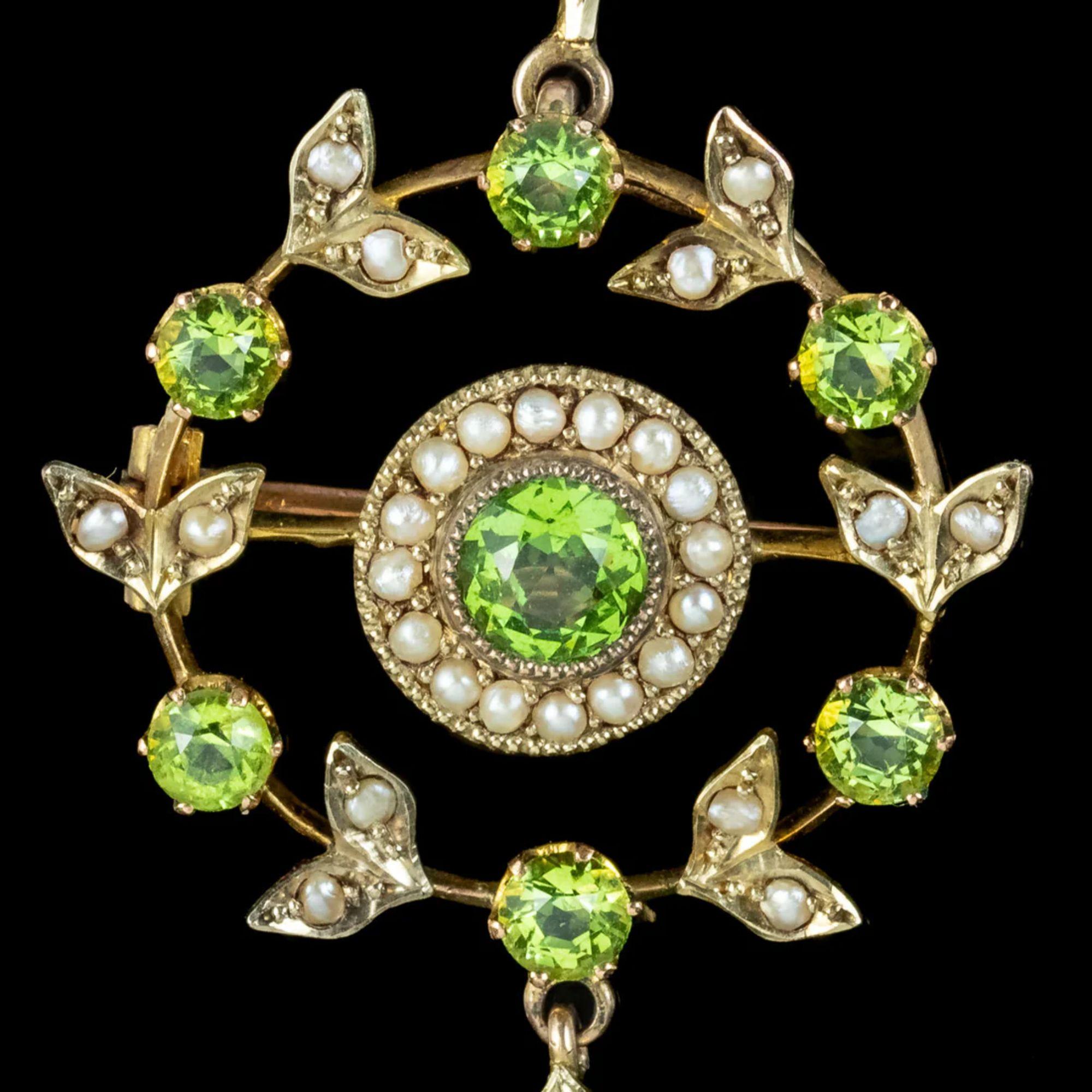 Antique Edwardian Peridot Pearl Pendant 9ct Gold, circa 1901-1915 In Good Condition For Sale In Kendal, GB