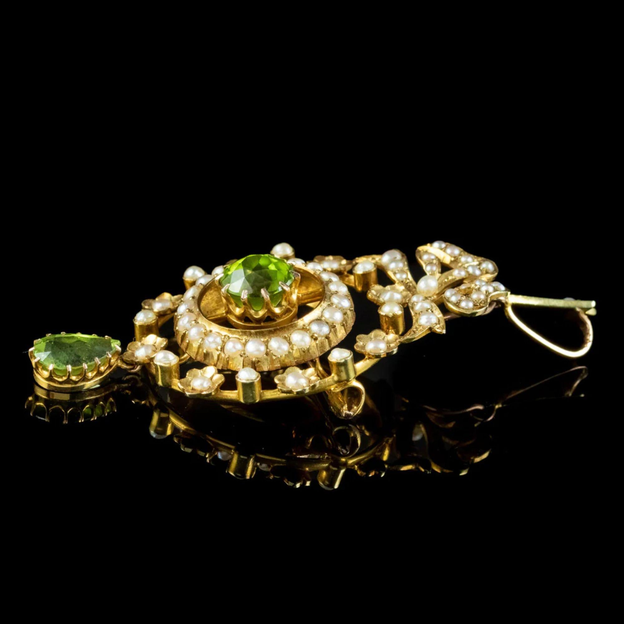 Antique Edwardian Peridot Pearl Pendant in 15ct Gold, circa 1901-1915 In Good Condition For Sale In Kendal, GB