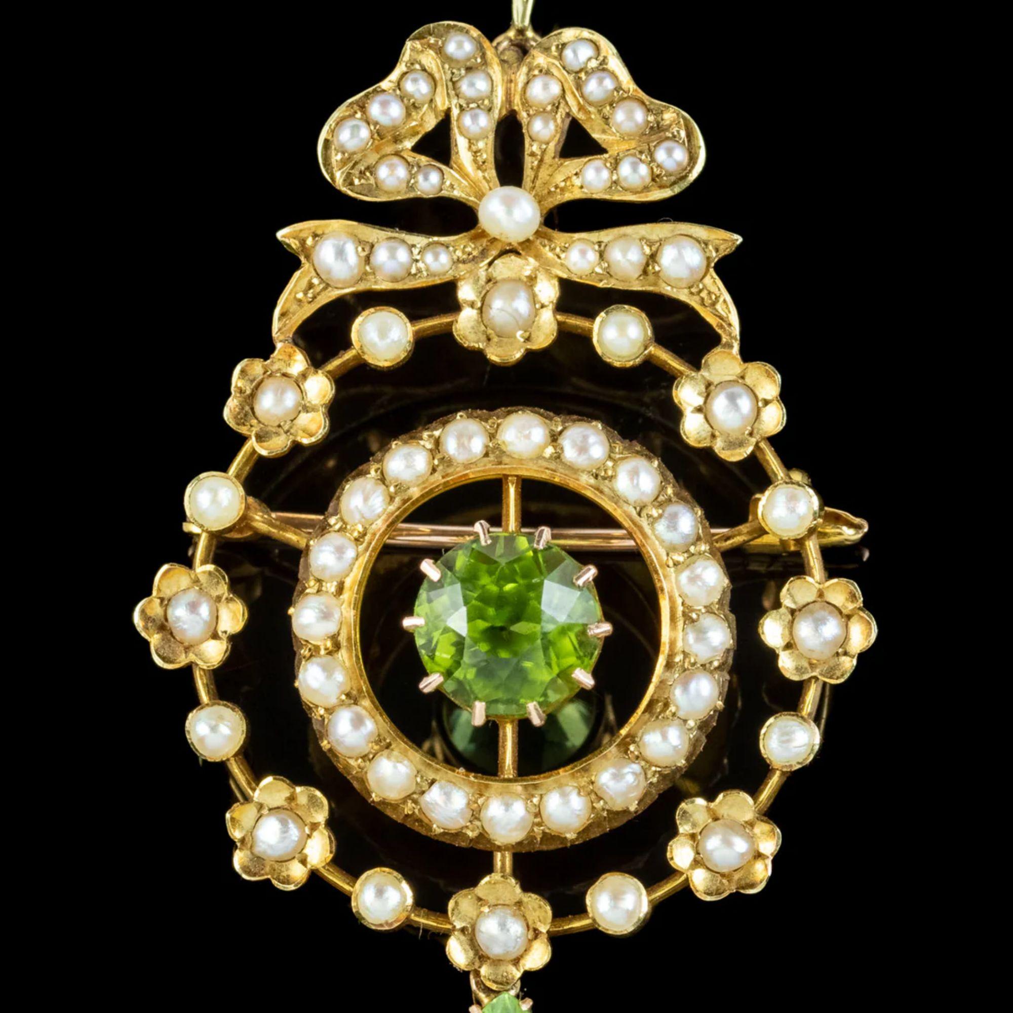 Women's Antique Edwardian Peridot Pearl Pendant in 15ct Gold, circa 1901-1915 For Sale