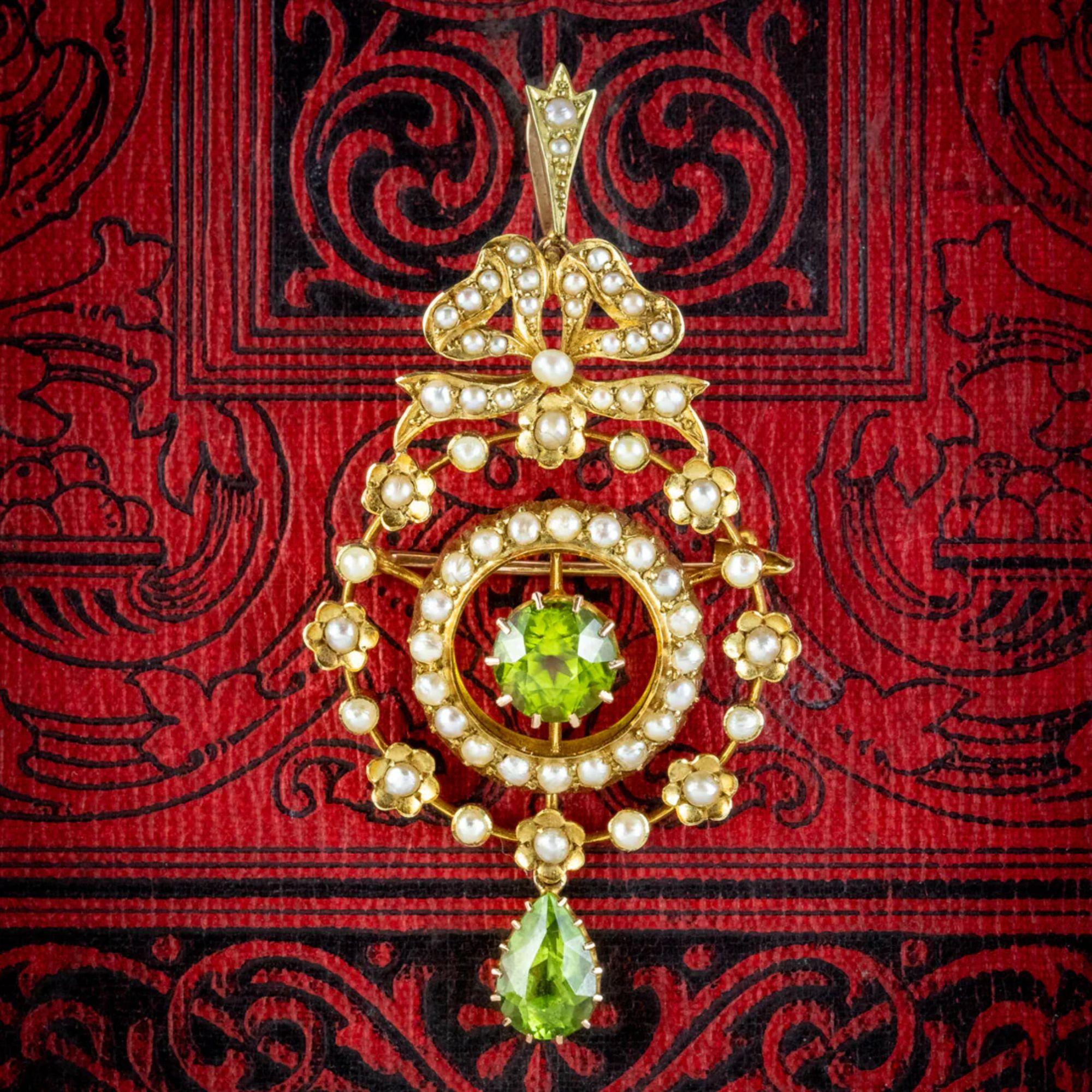 Antique Edwardian Peridot Pearl Pendant in 15ct Gold, circa 1901-1915 For Sale 3